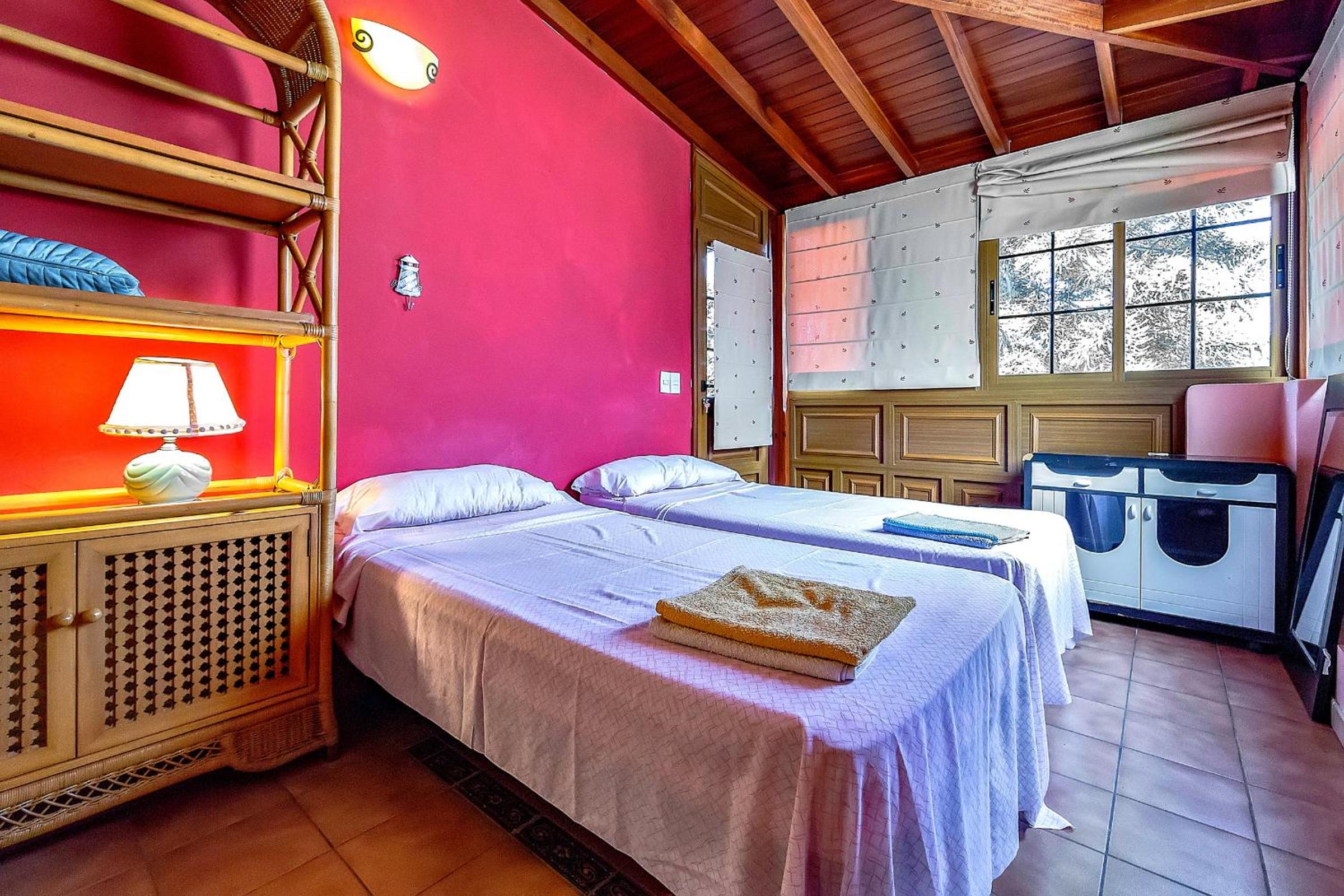 Habitación Doble Económica con Baño Compartido