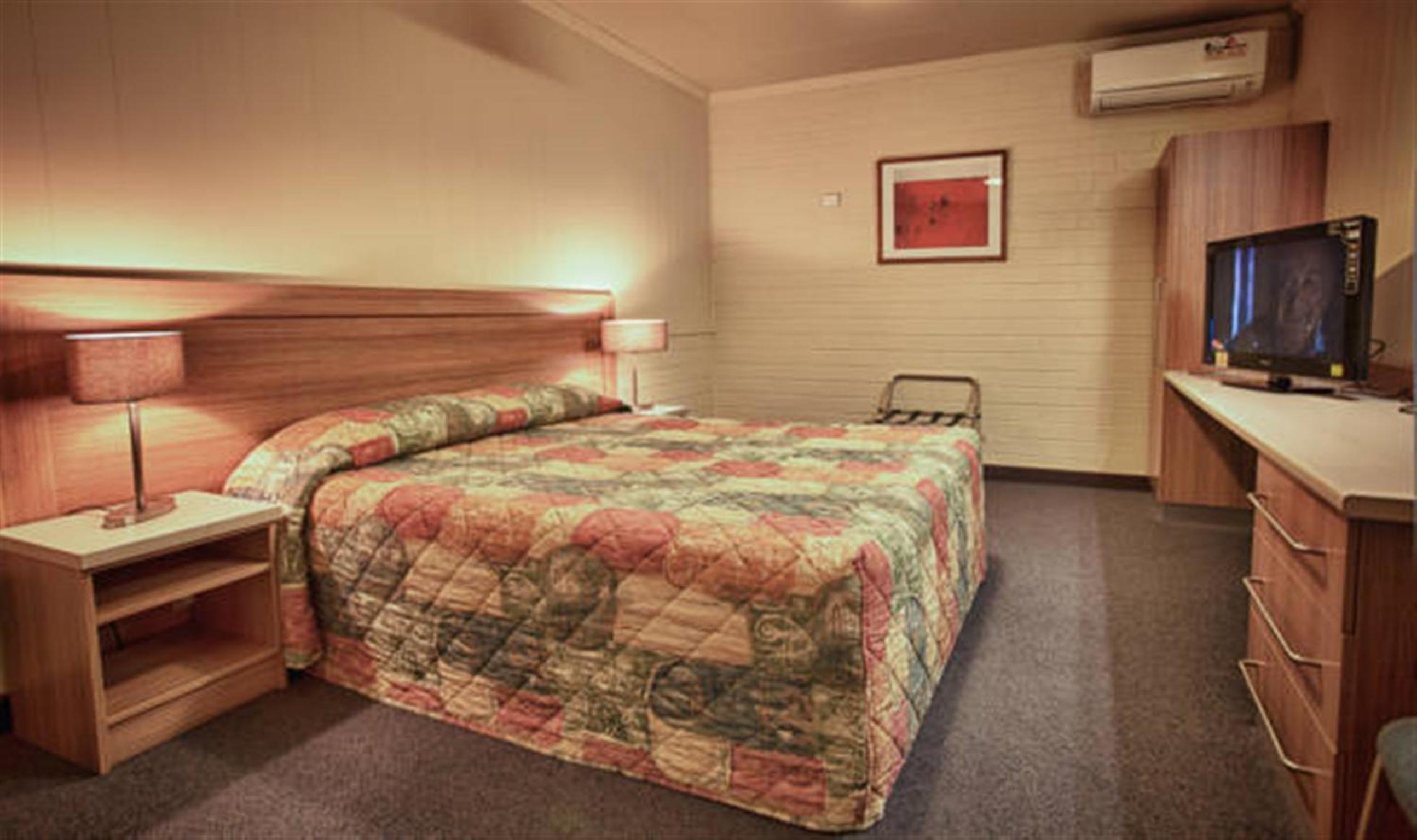 Standard Double Room - Photo 9