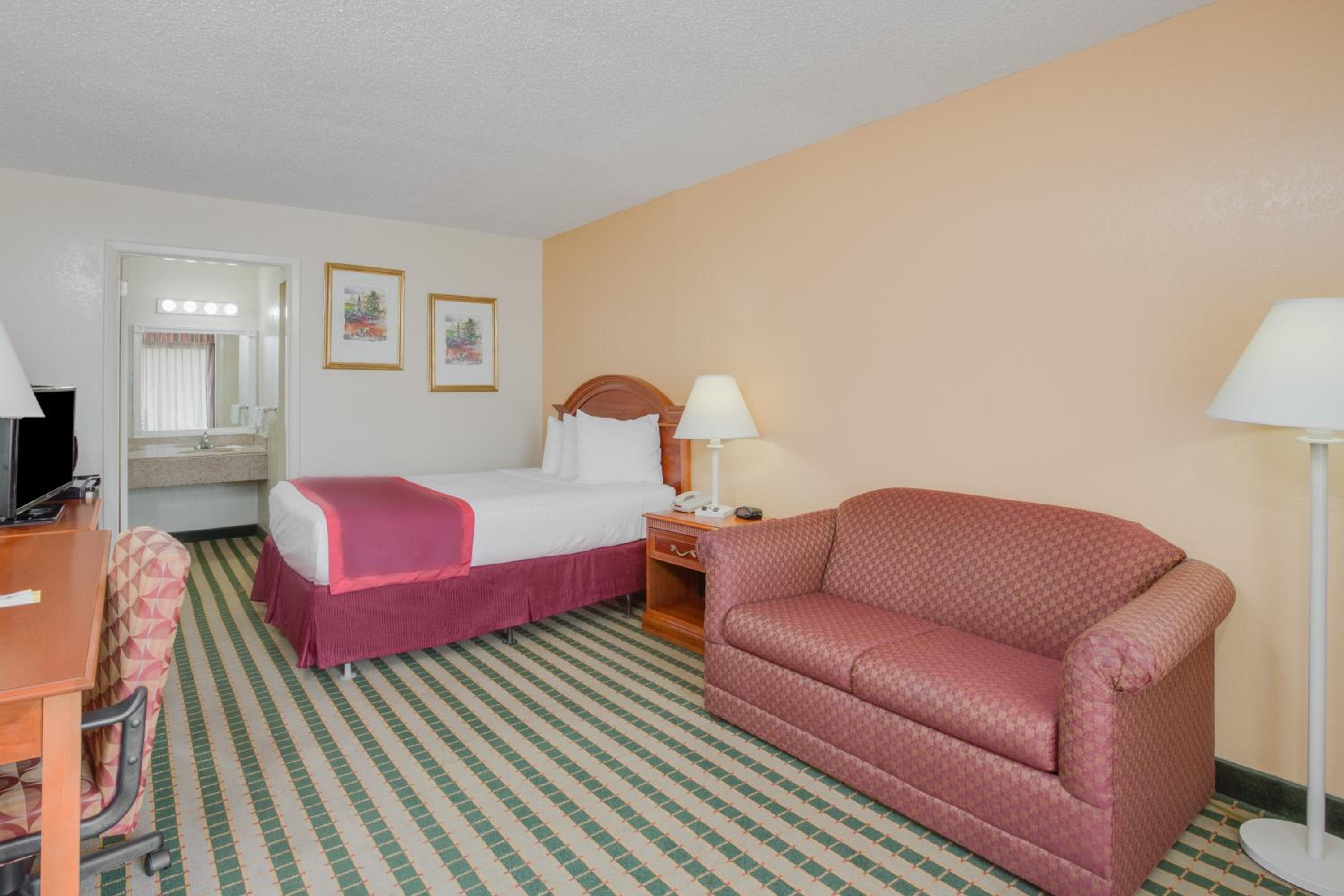 Deluxe Double Room - Disability Access/Non-Smoking - Photo 1