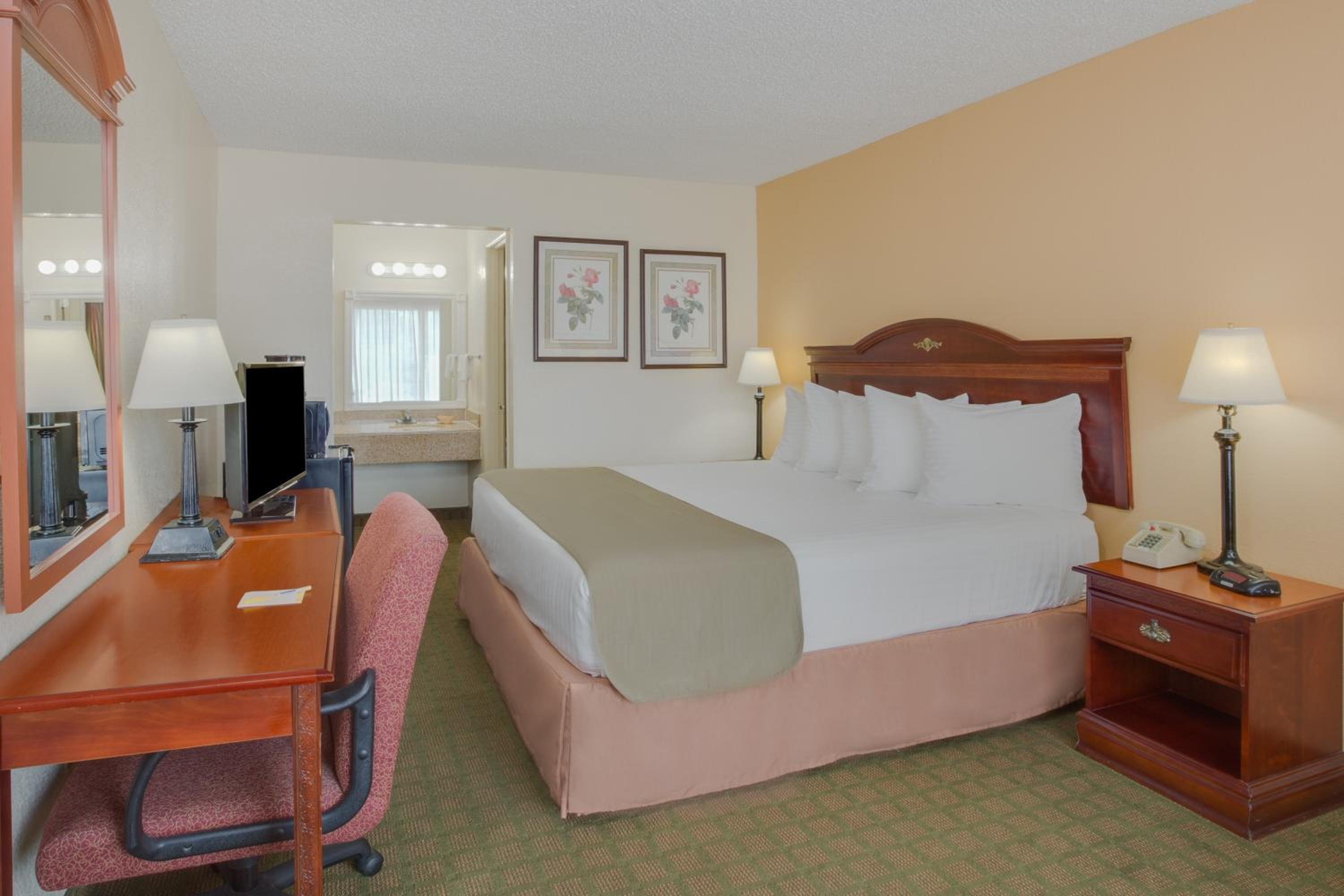 King Room - Non-Smoking - Photo 1