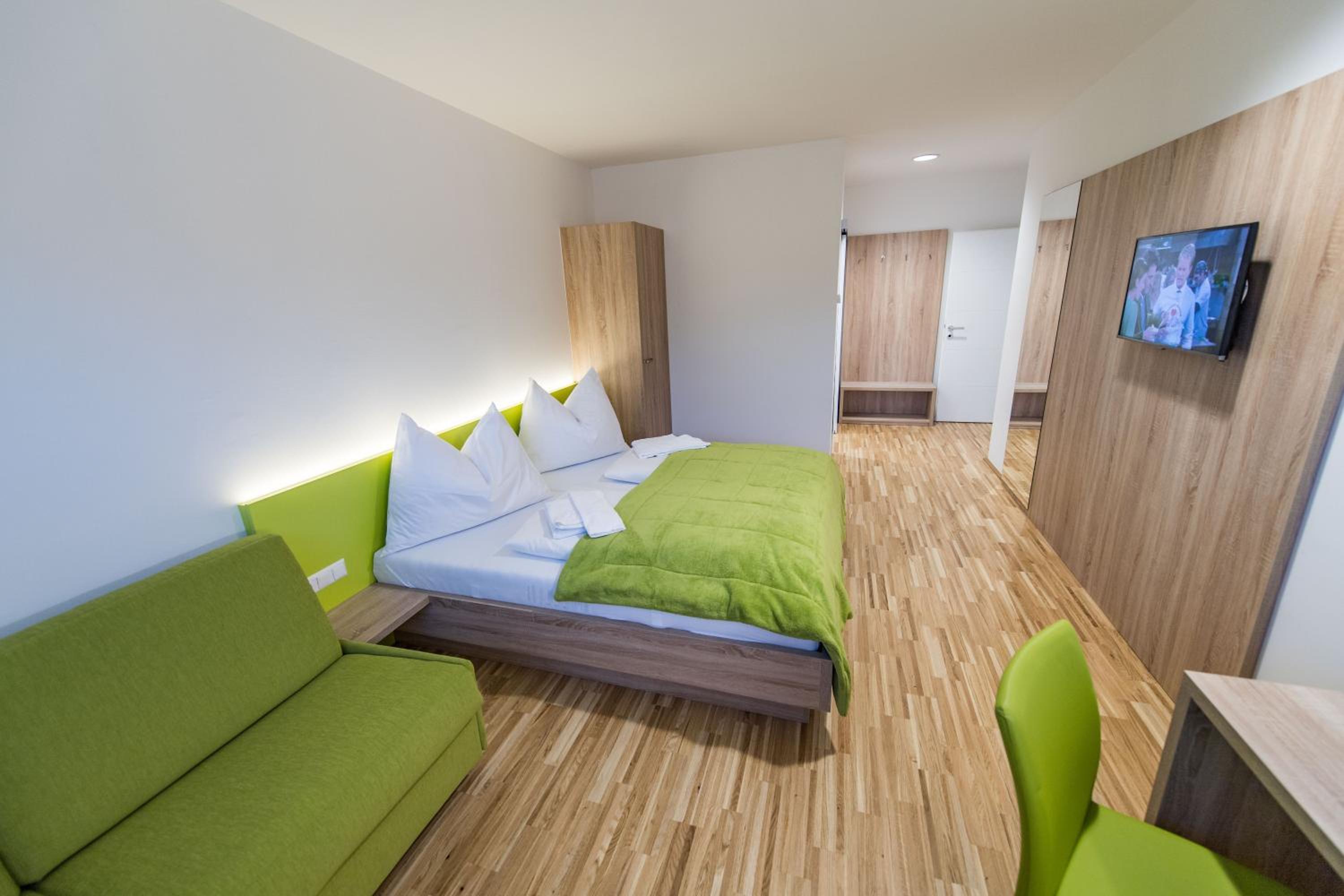 Family Room (2 Adults + 2 Children) - Photo 17