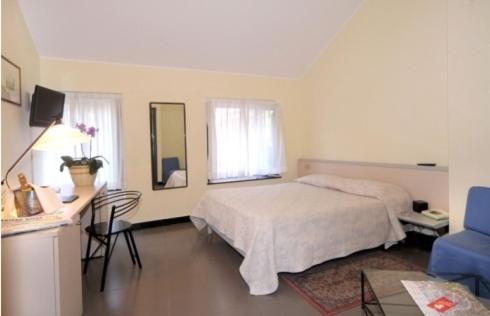 Double or Twin Room photo 3