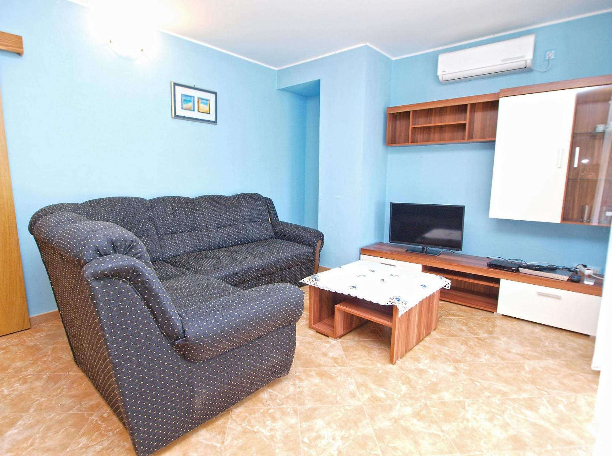 Apartment photo 3