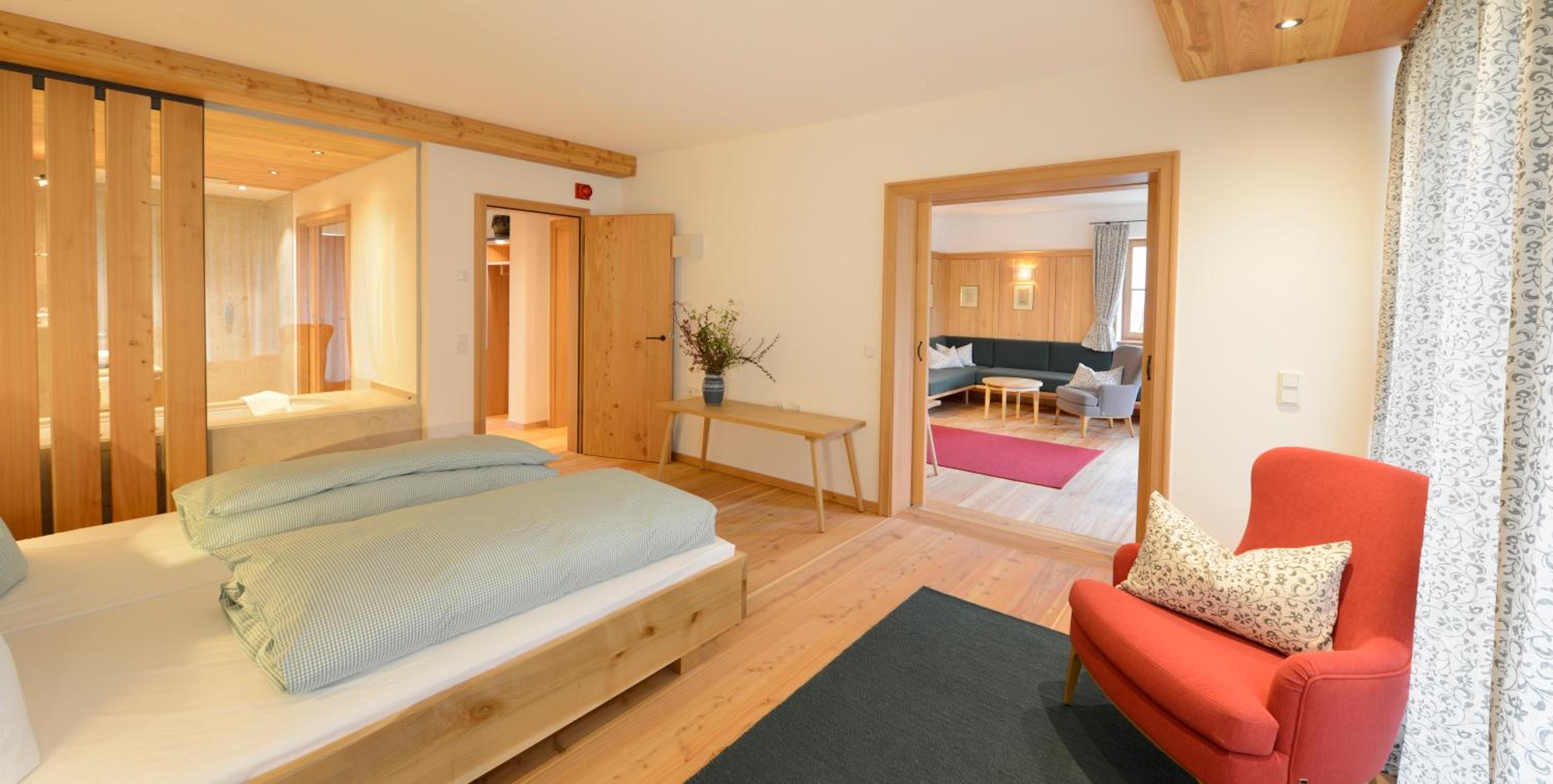 Suite - Photo 1