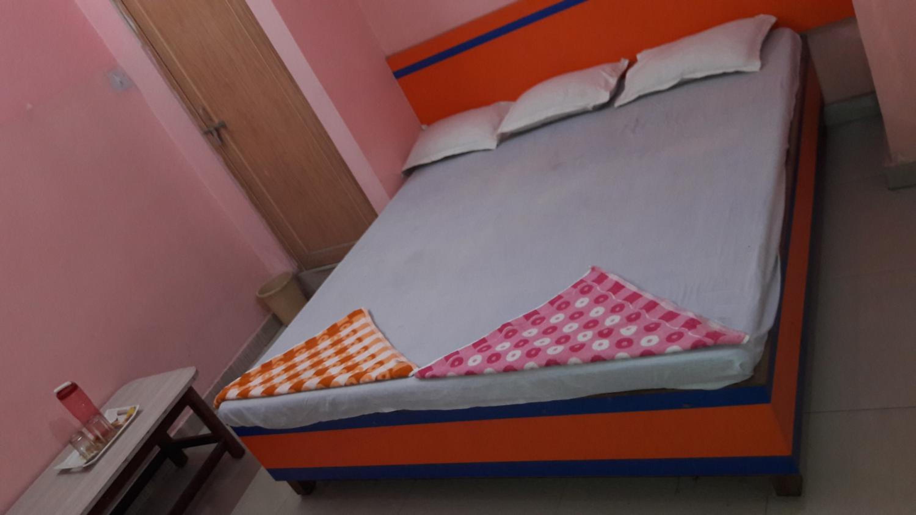 Deluxe Double Room with Fan - Indian nationals only photo 2