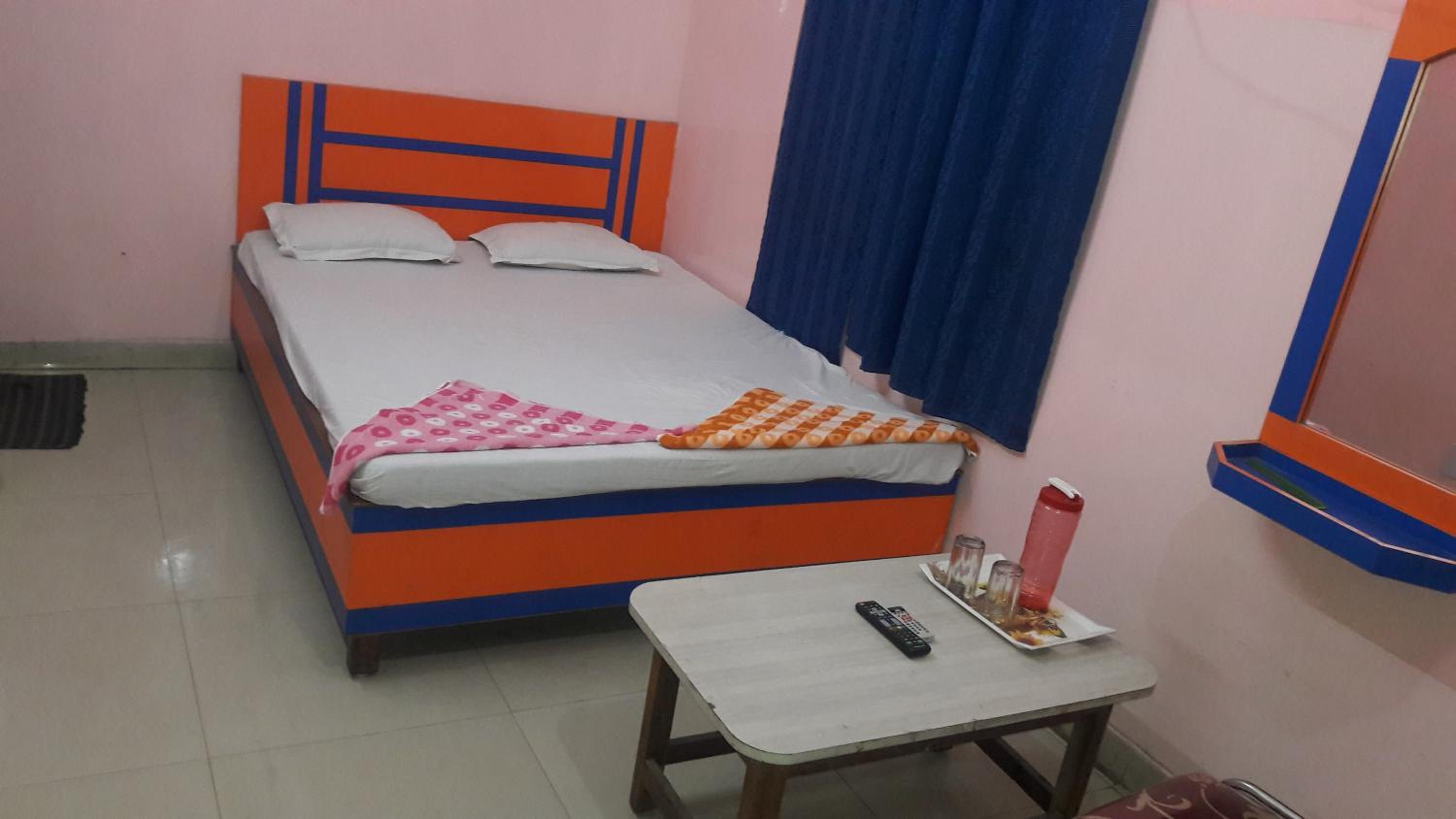 Deluxe Double Room with Fan - Indian nationals only photo 3