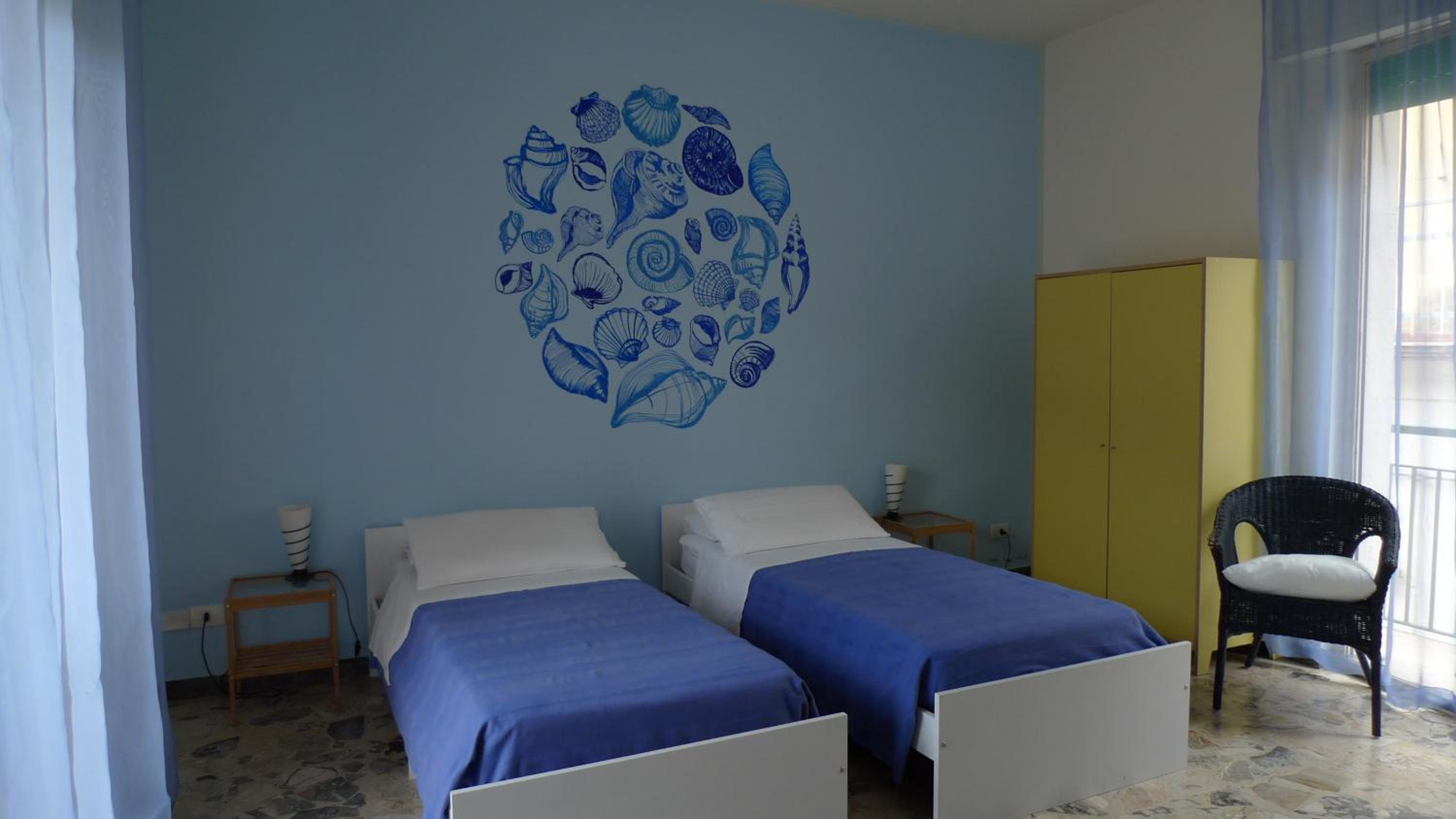 Basic Triple Room with Shared Bathroom photo 2