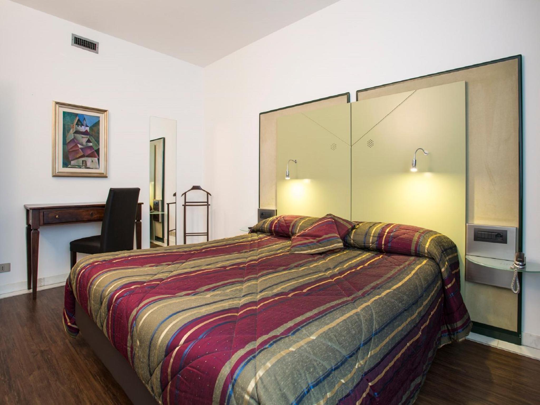 Standard Double Room - Photo 5