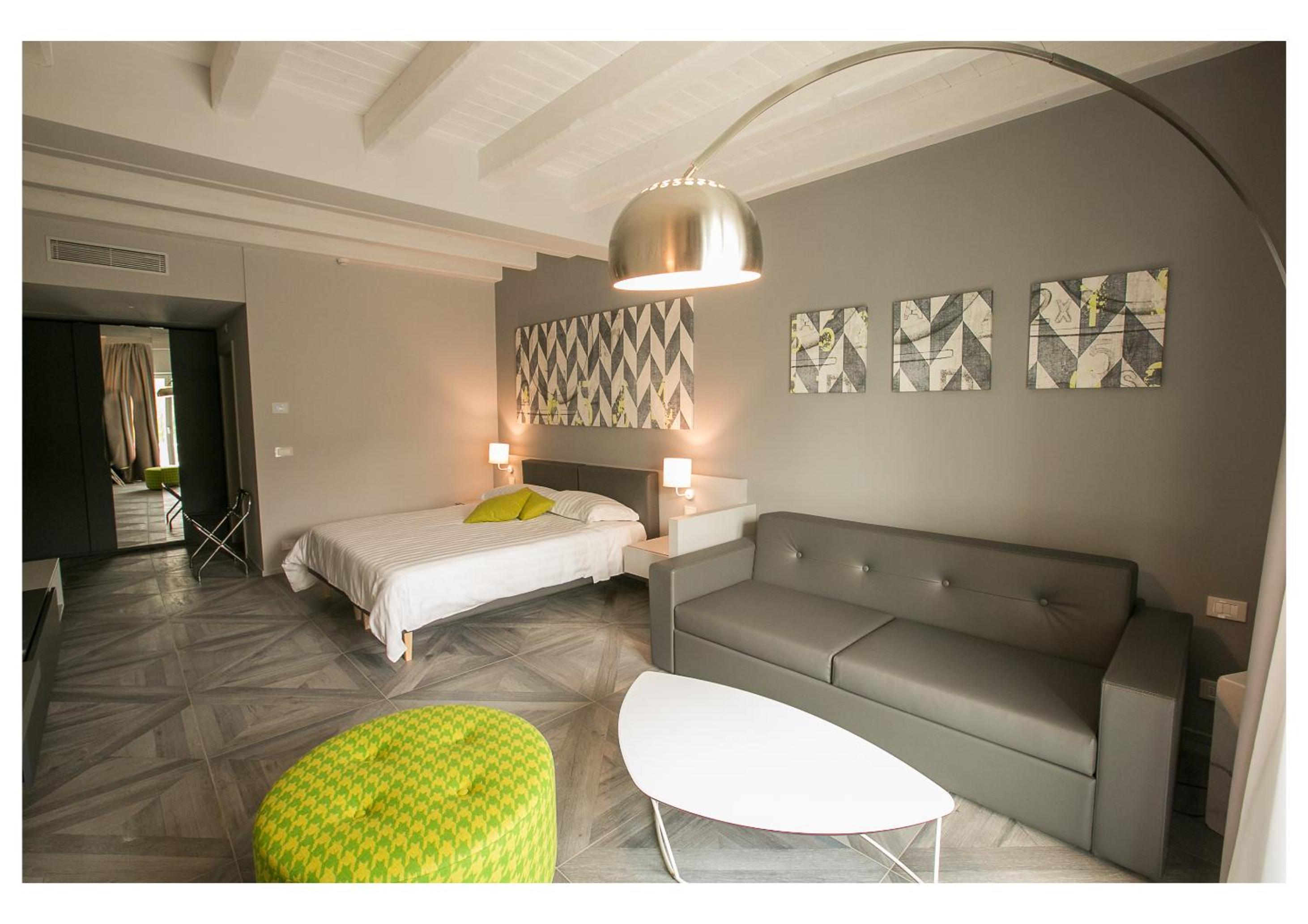 Junior Suite with Balcony and Garden View photo 2