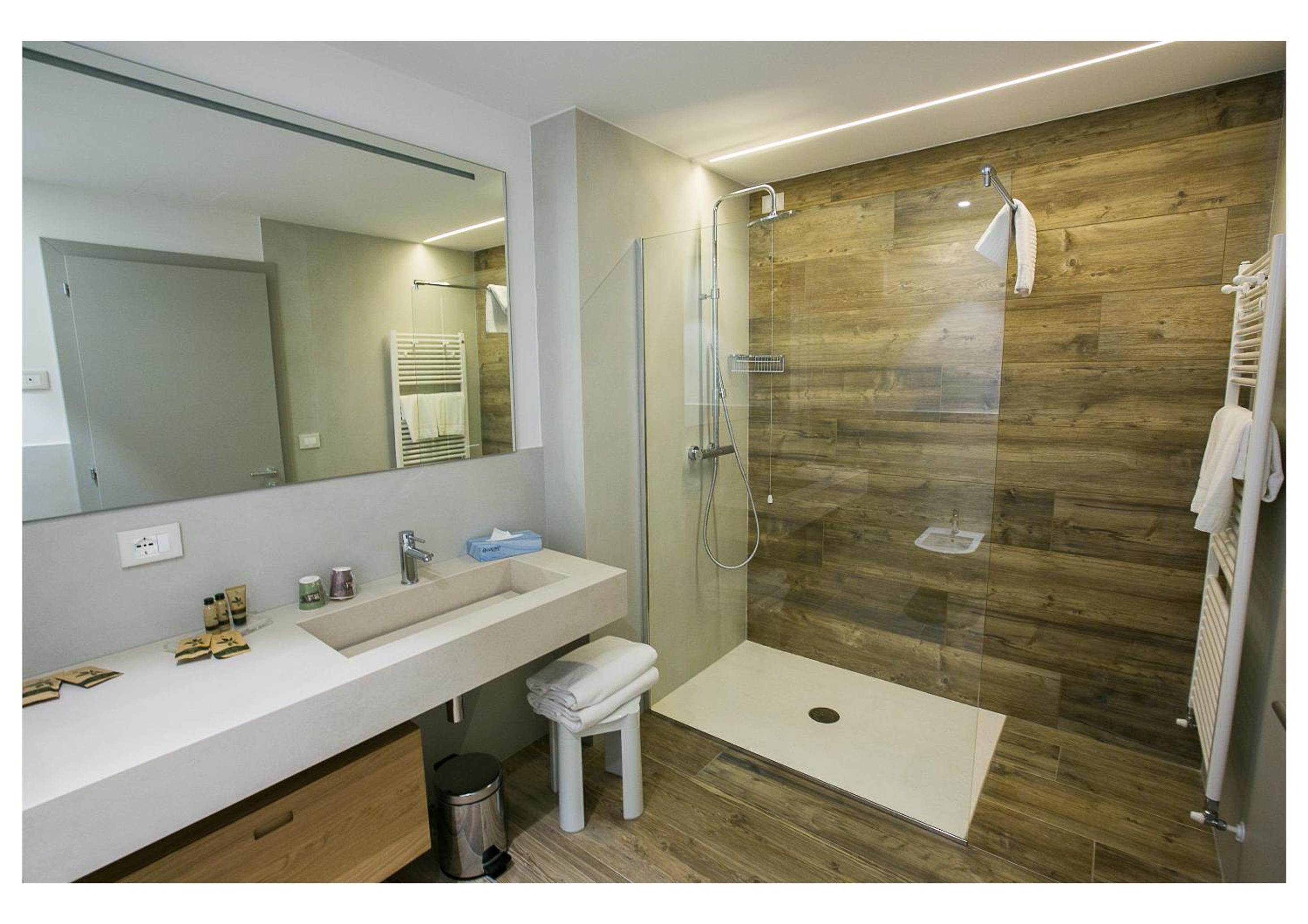 Junior Suite with Patio and Pool View - Ground Floor photo 2