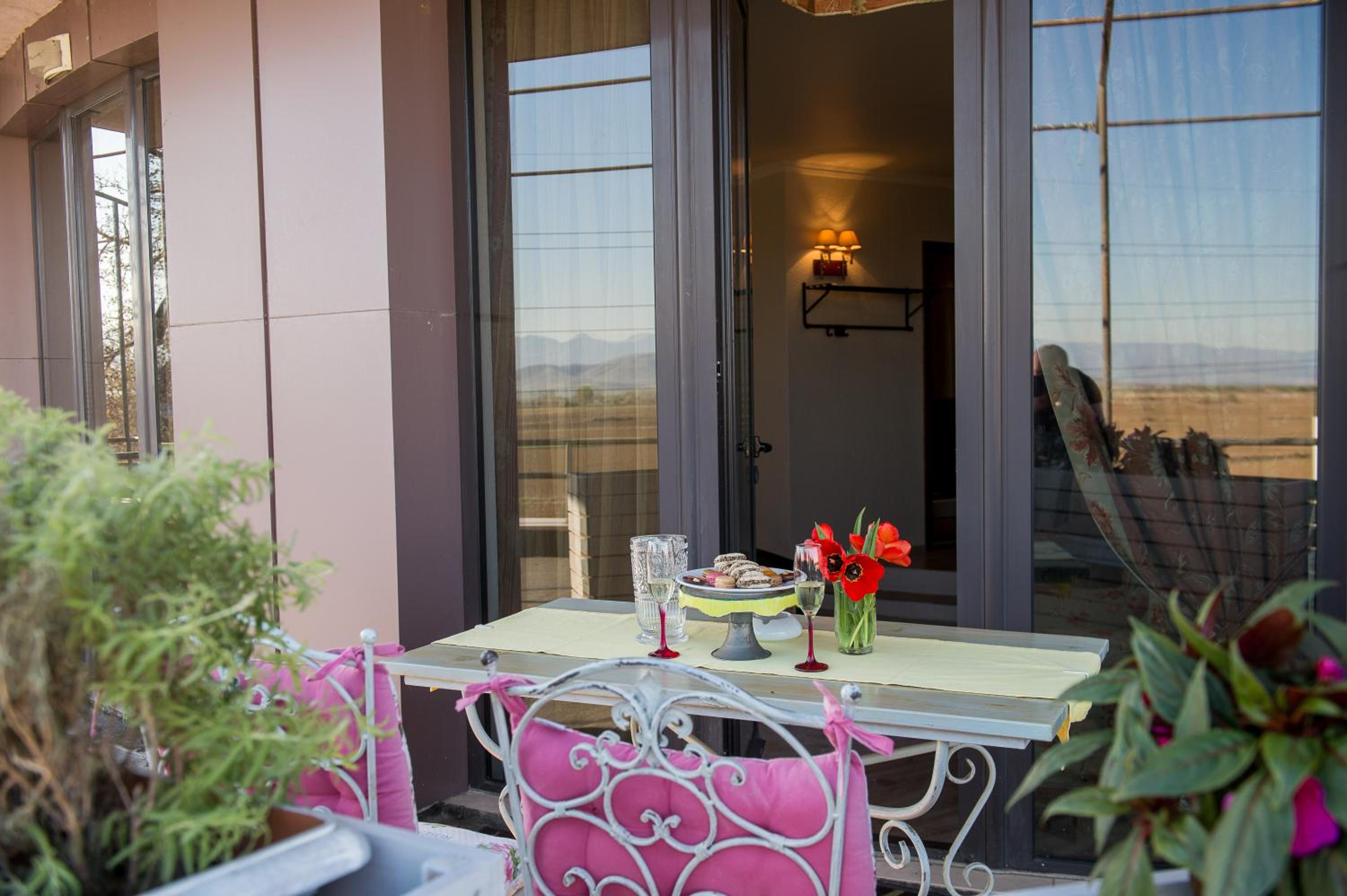 Queen Room with Balcony photo 3