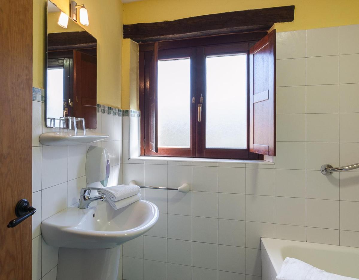 Double or Twin Room photo 3