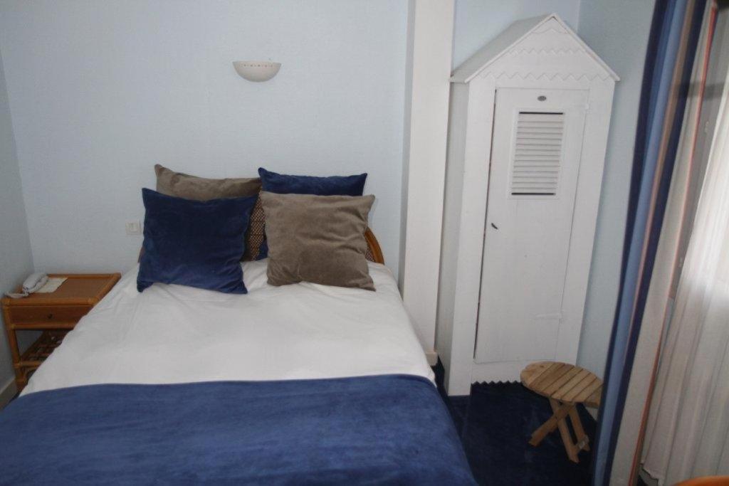 Single Room photo 3