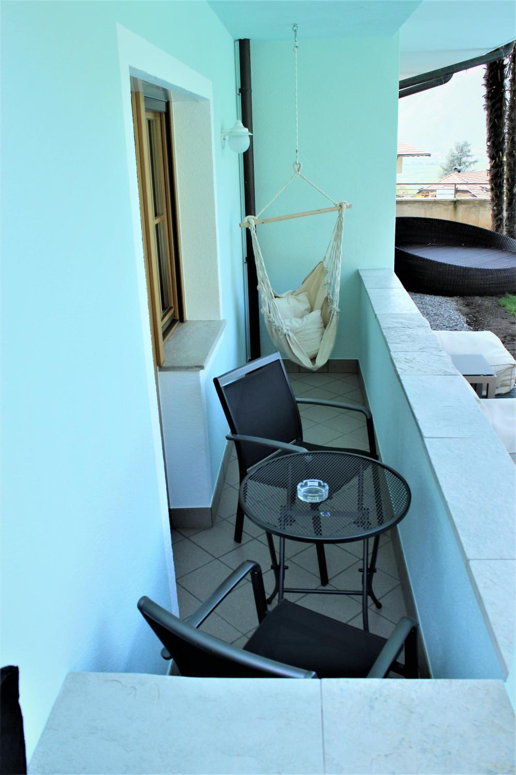Double Room with Pool View - Photo 2