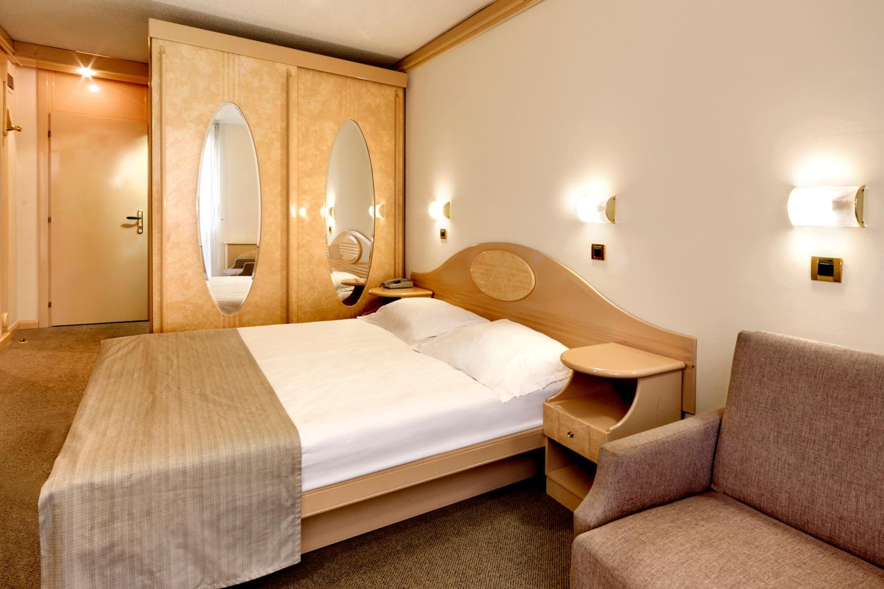 Economy Room