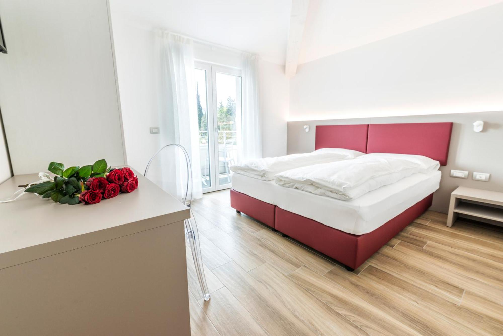 Superior Double or Twin Room with Lake View - Photo 1