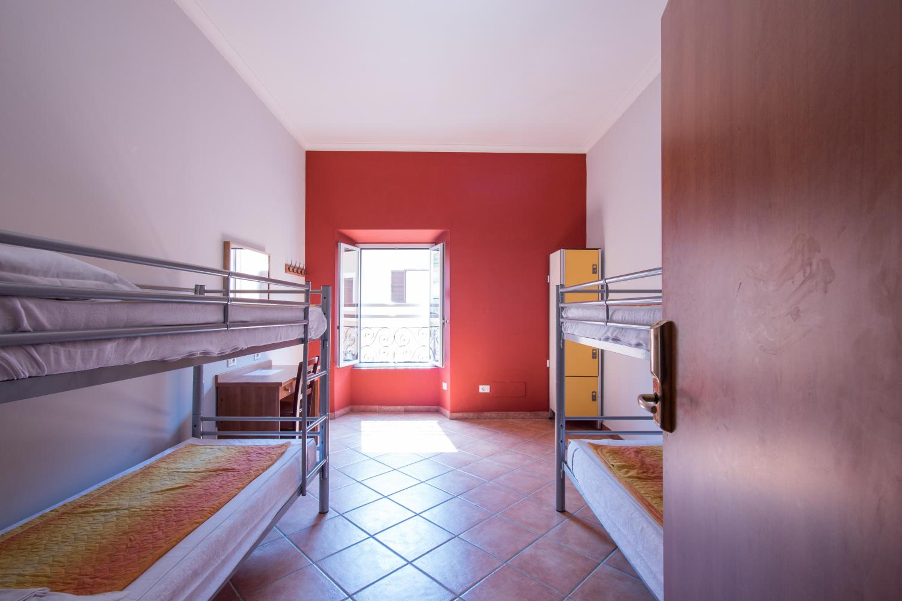 Bed in 4-Bed Mixed Dormitory Room photo 1