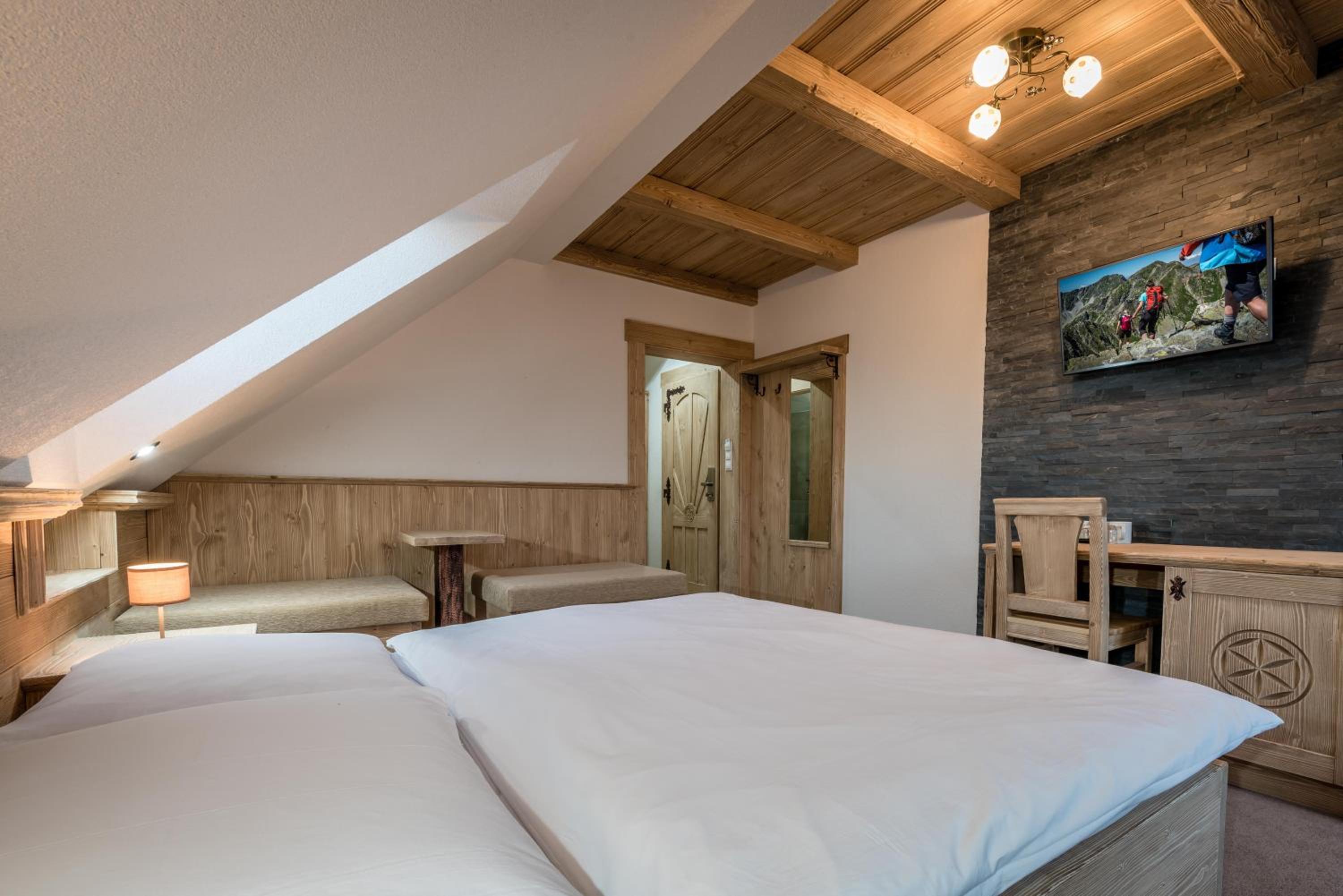 Deluxe Triple Room - Photo 8