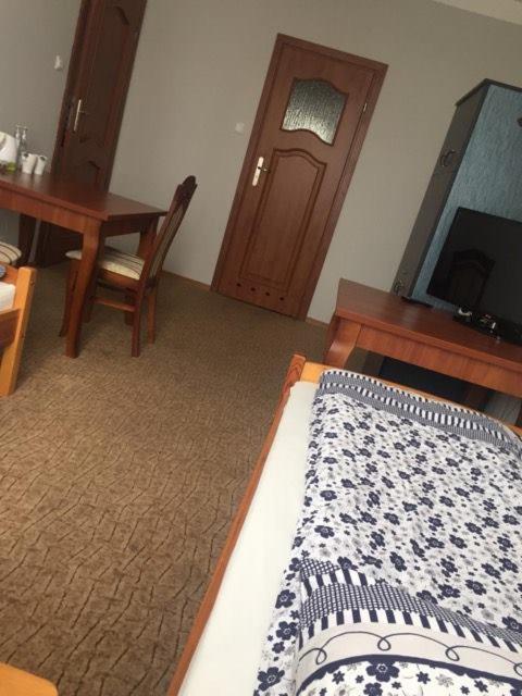 Twin Room with Bathroom photo 3