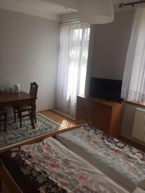 Double or Twin Room with Bathroom - Photo 5
