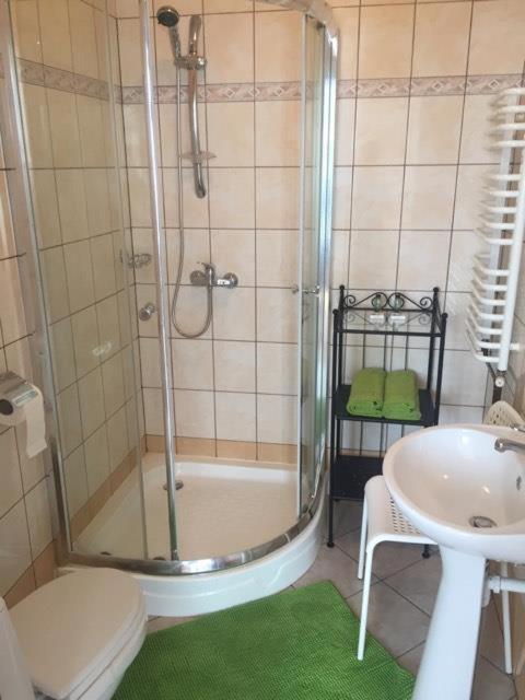 Double or Twin Room with Bathroom - Photo 3