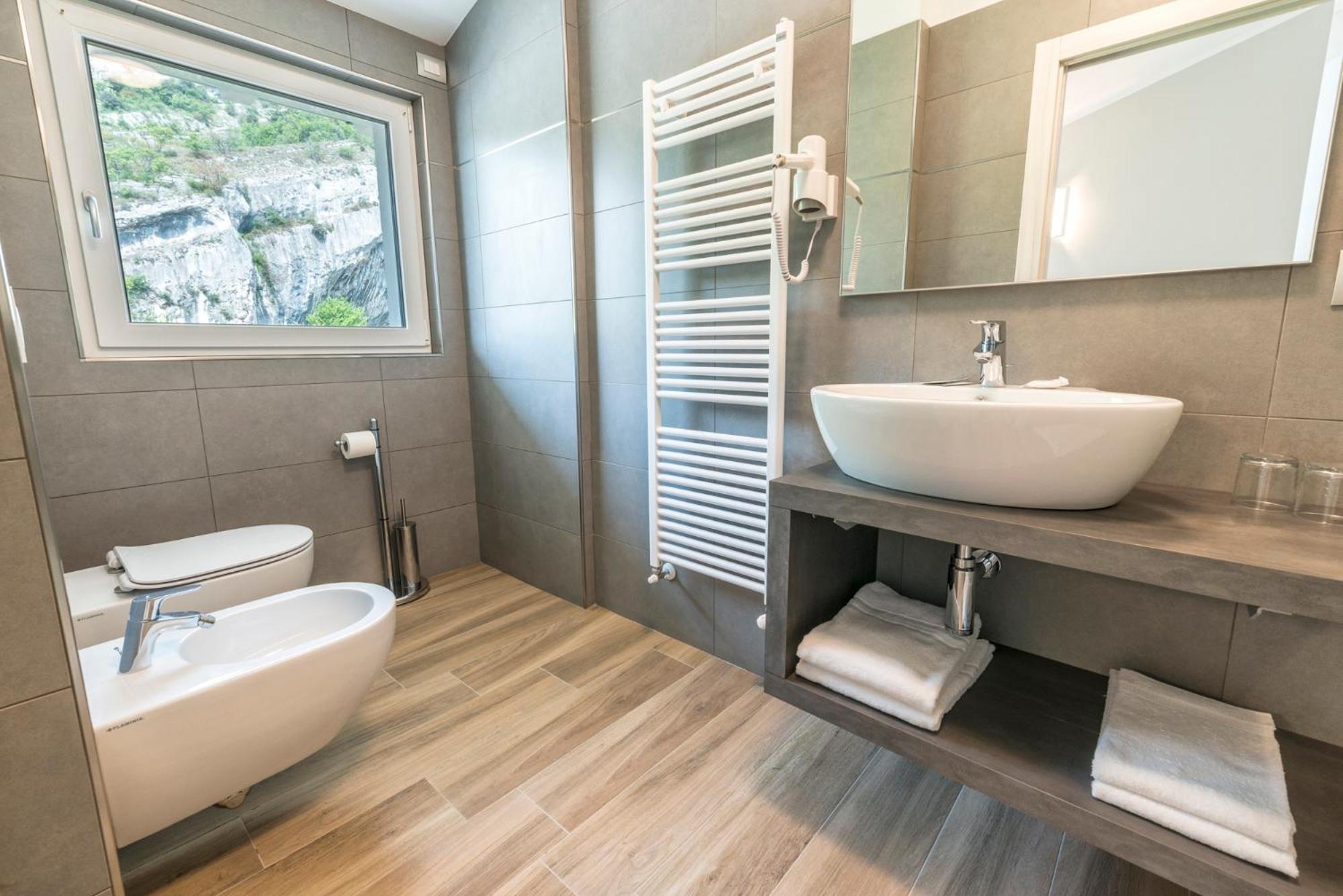 Superior Double or Twin Room with Lake View - Photo 2