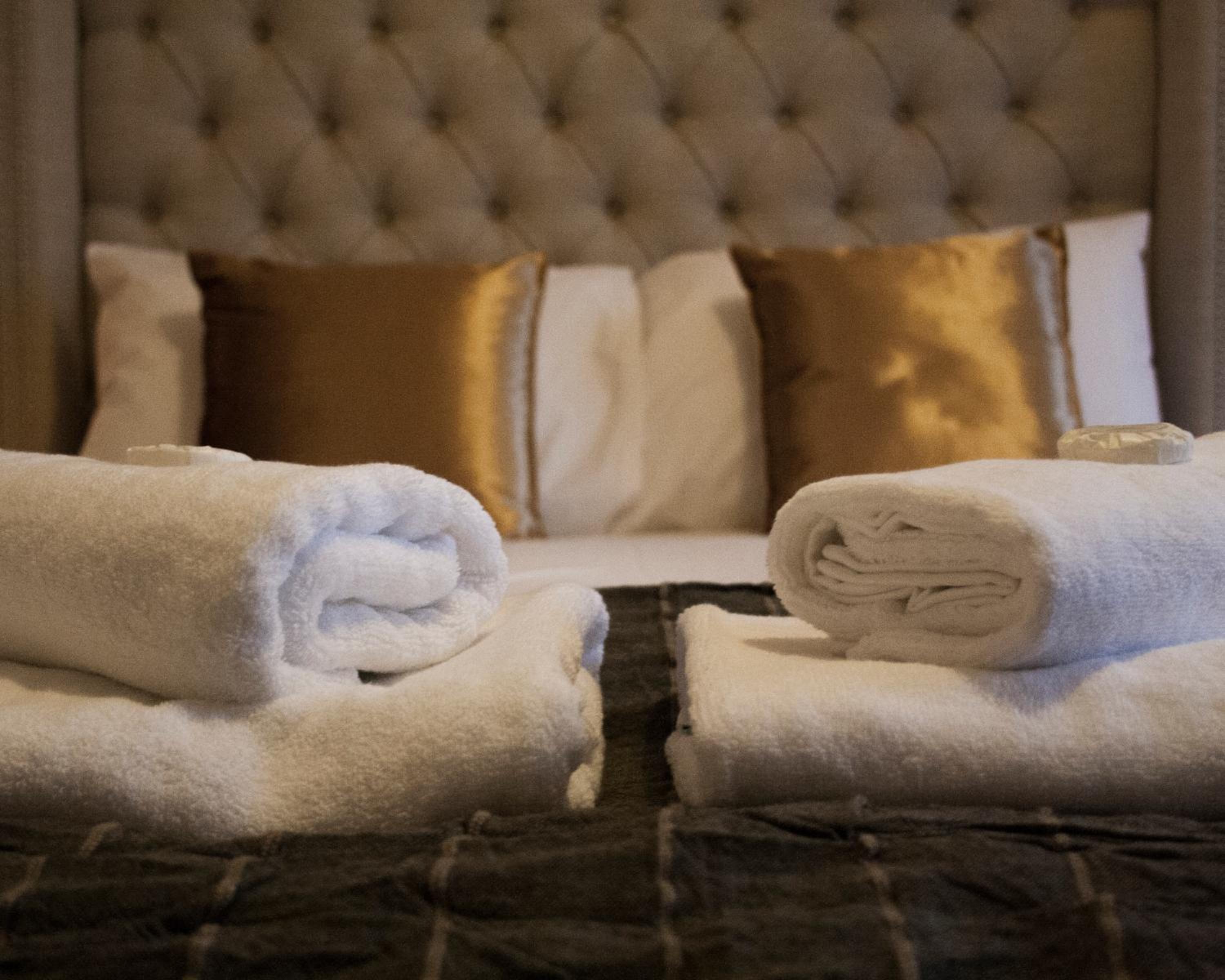 Deluxe Double Room with Shower - Photo 6