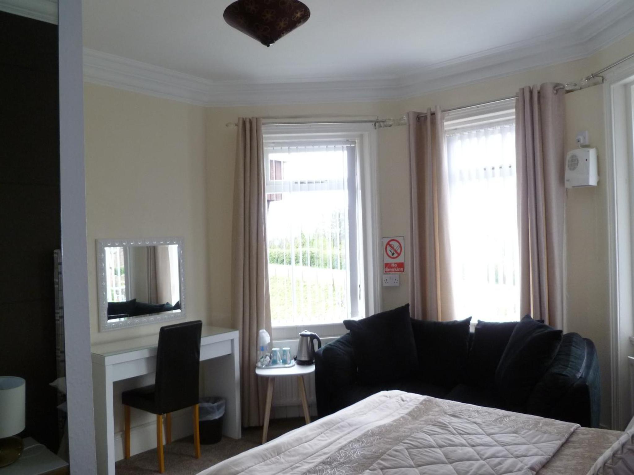 Standard King Room - Photo 6