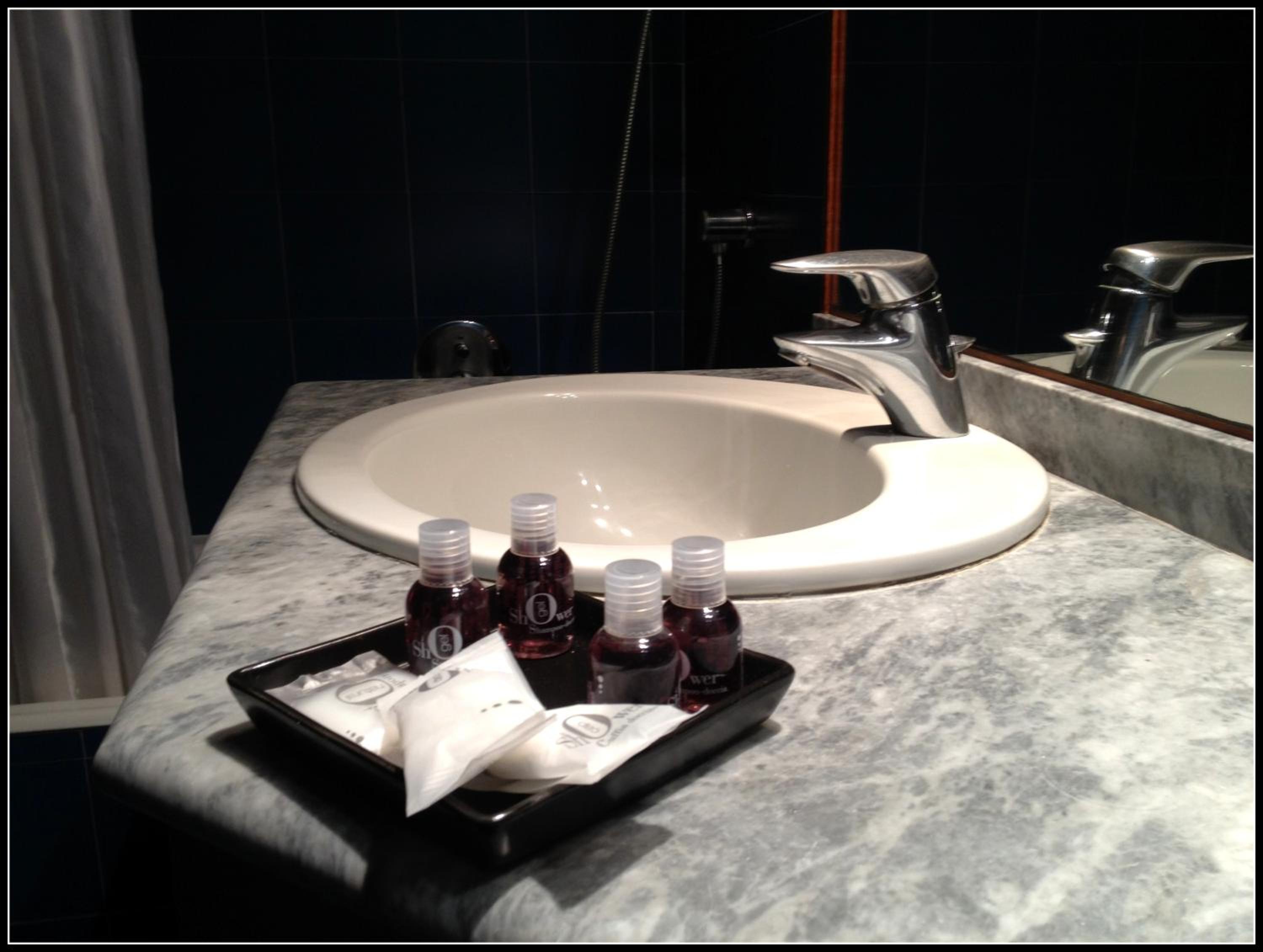 Double or Twin Room with Balcony - Photo 5