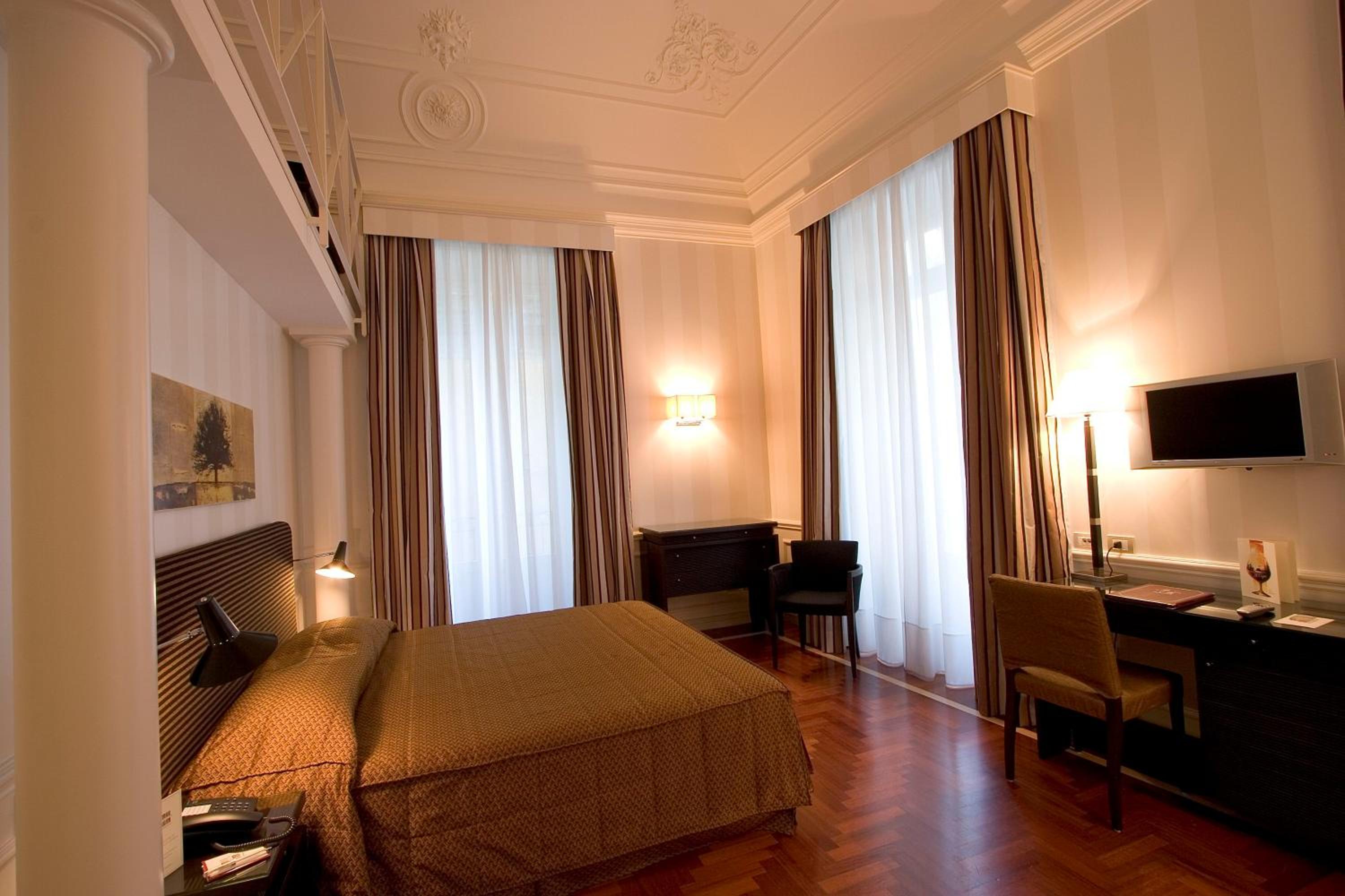 Suite - Photo 2