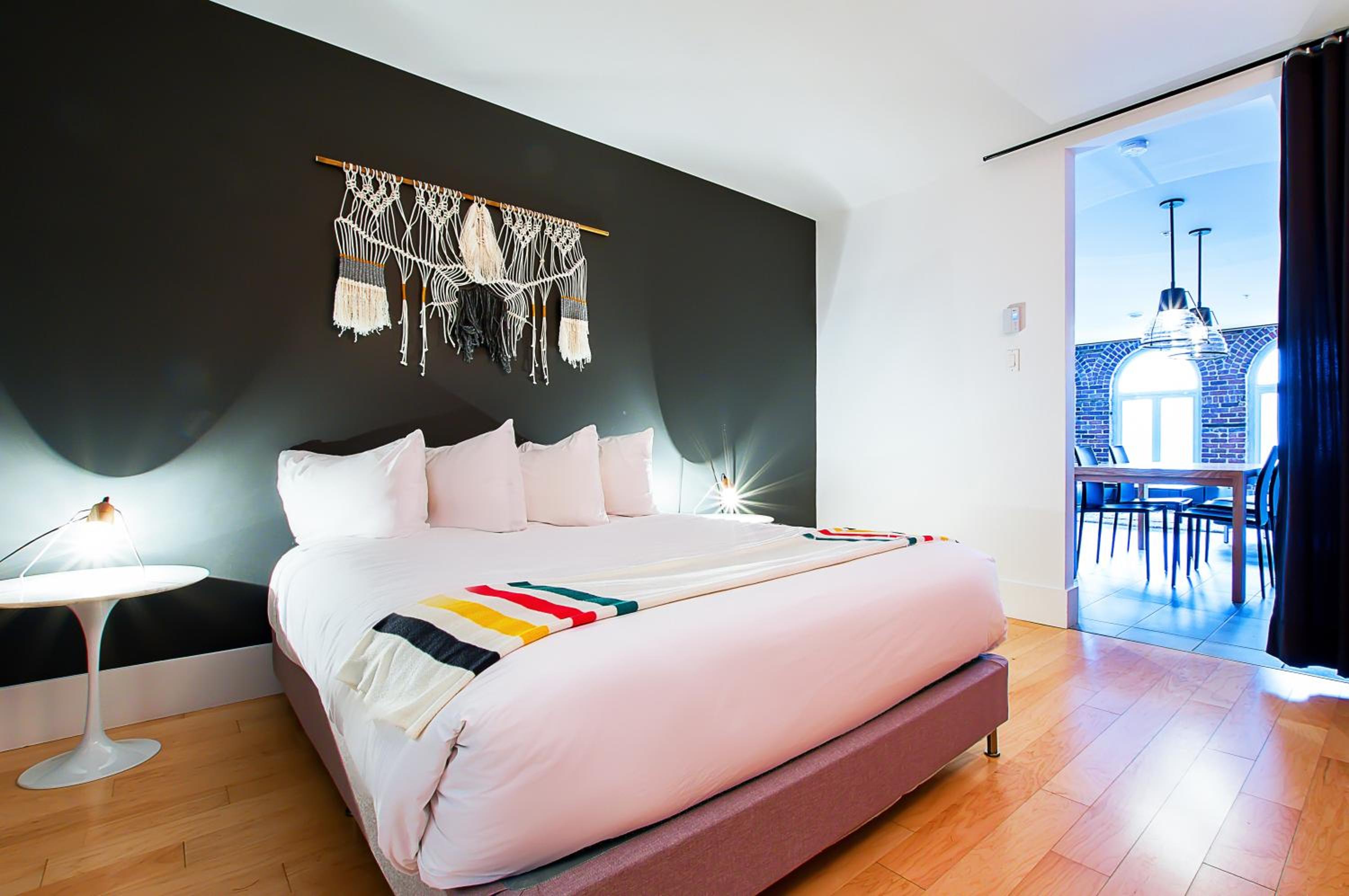 Two-Bedroom Apartment 301 - City View thumbnail 6