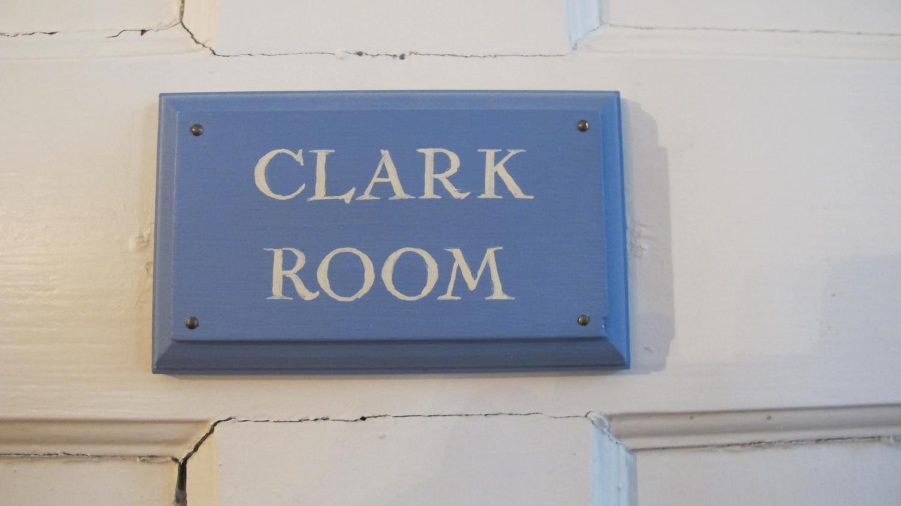 Premium Queen Room - Clark photo 2
