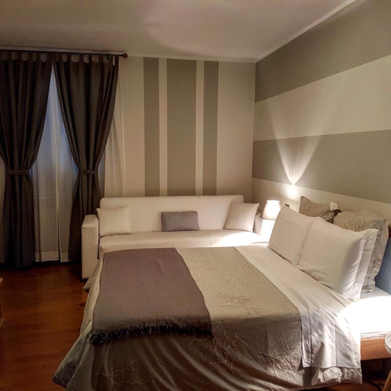 Double Room - Photo 8