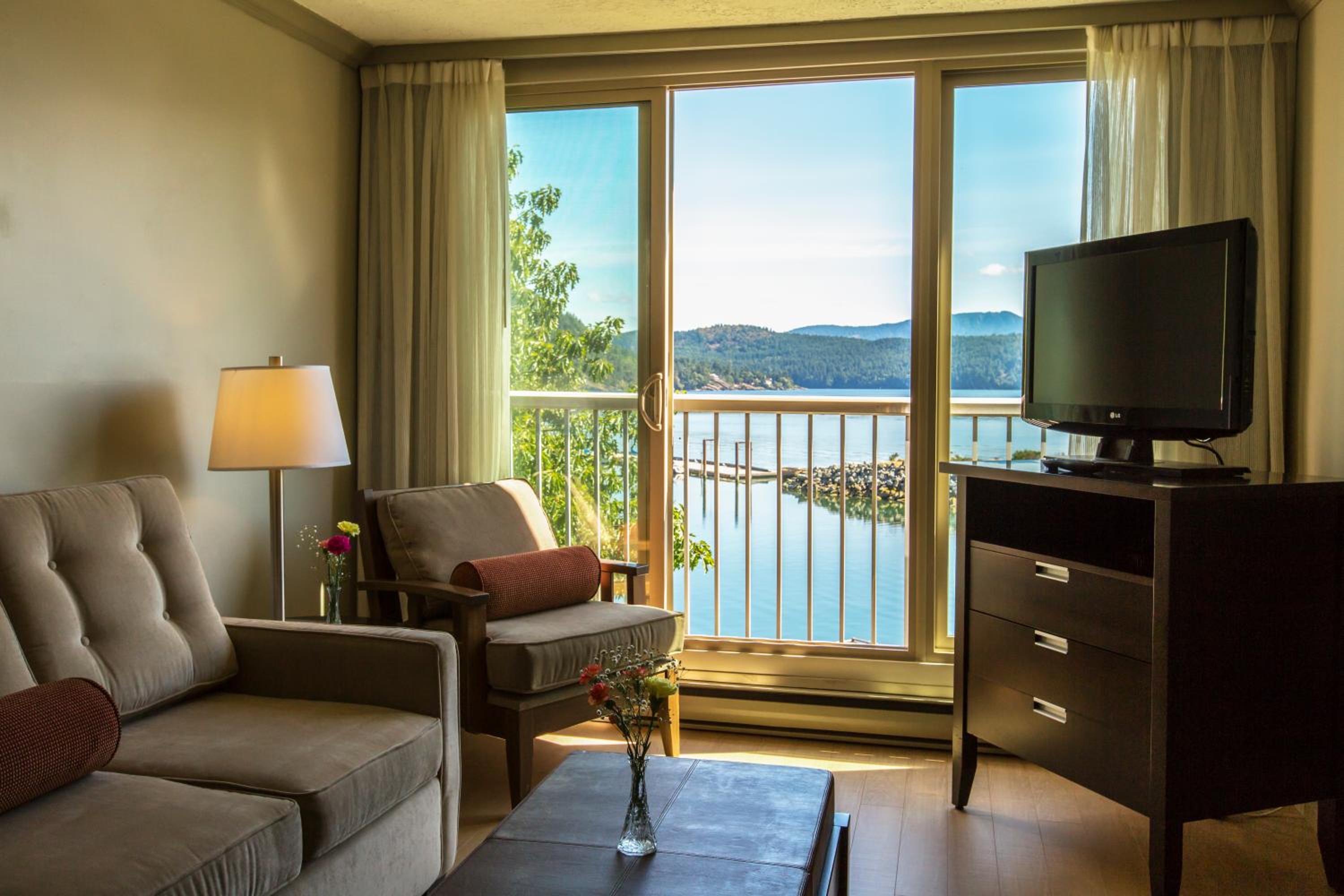 One-Bedroom Suite with Ocean View - Not Pet Friendly photo 2