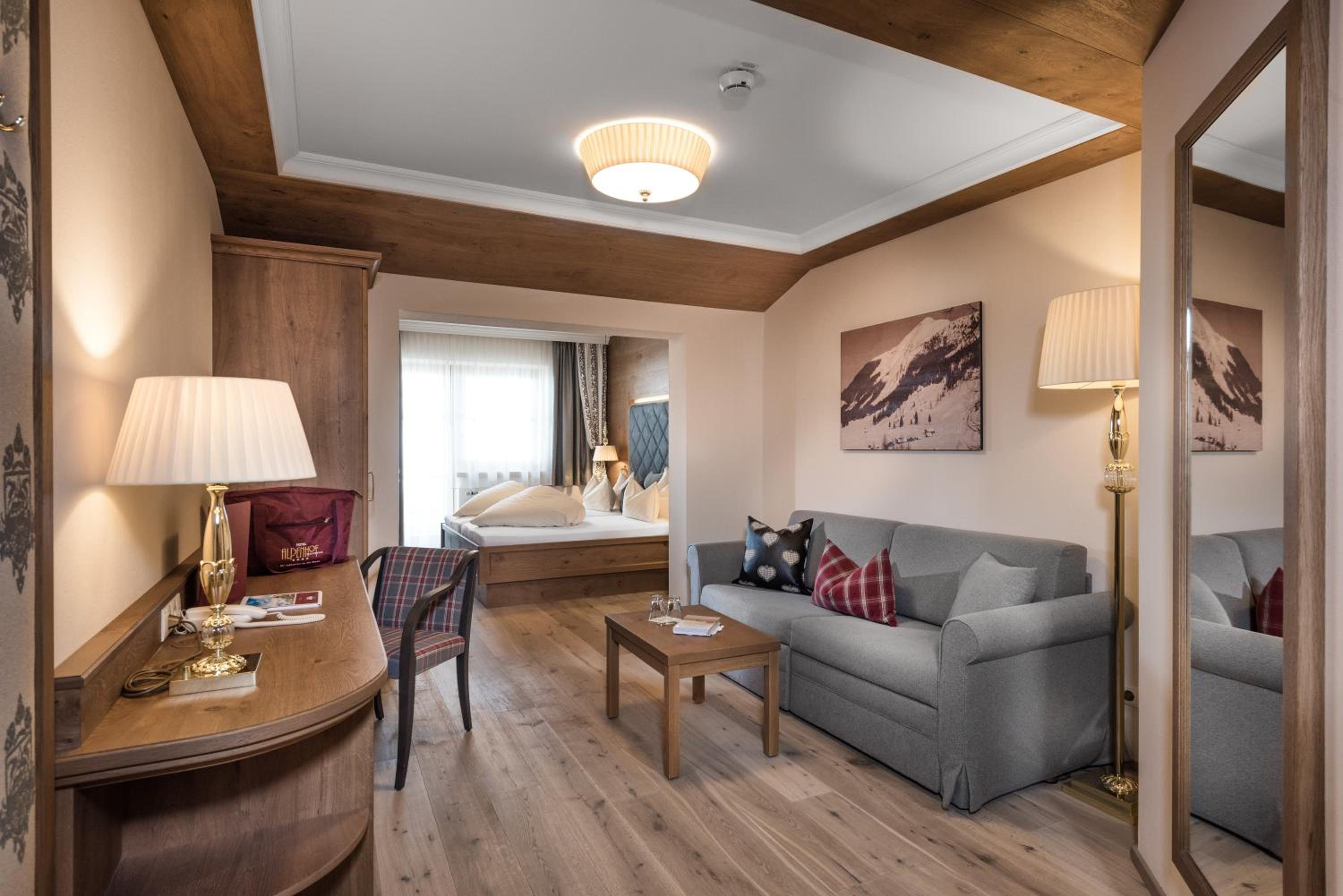 Junior Suite with Balcony photo 2