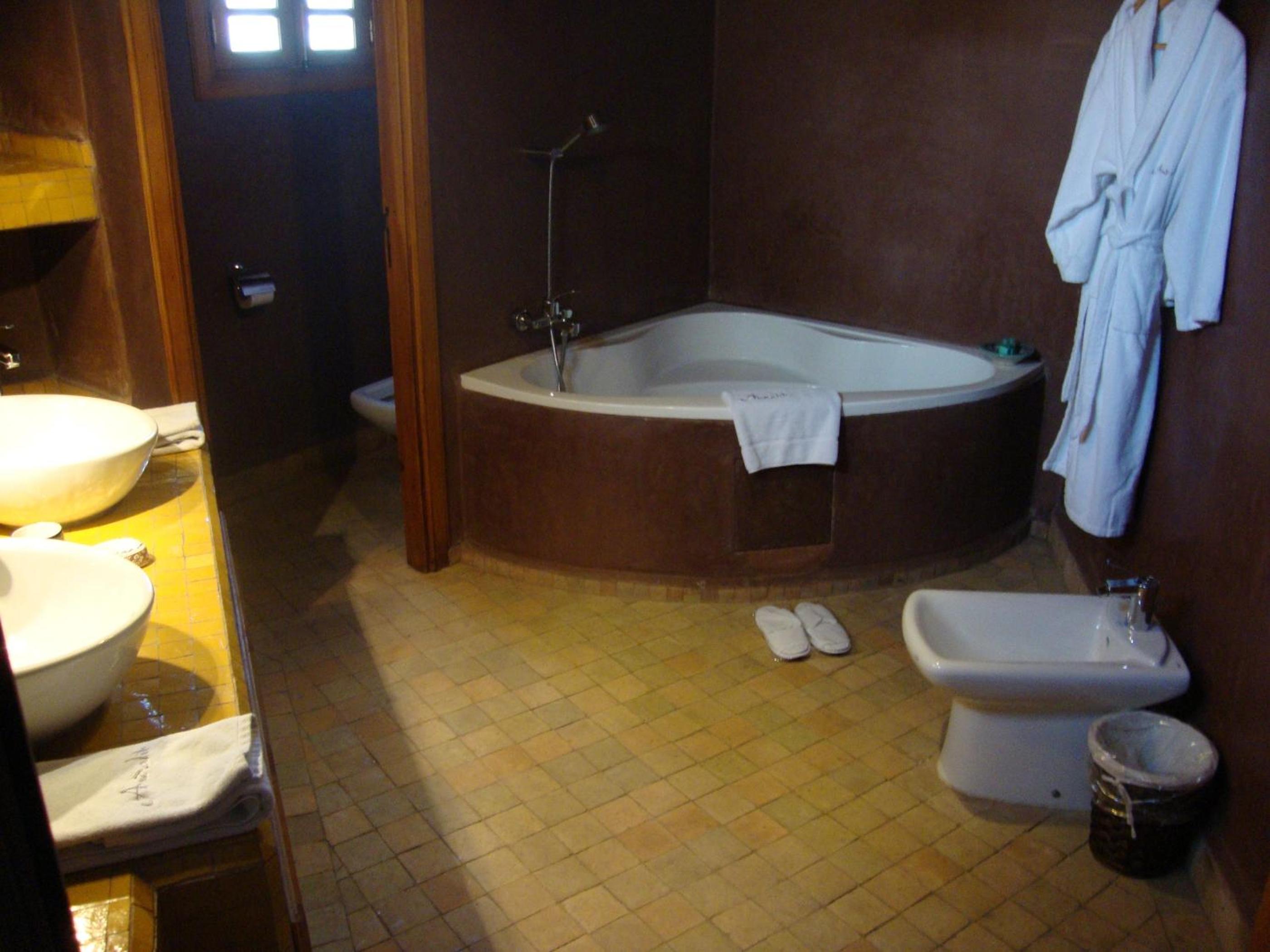 Queen Suite (2 Adults) photo 2