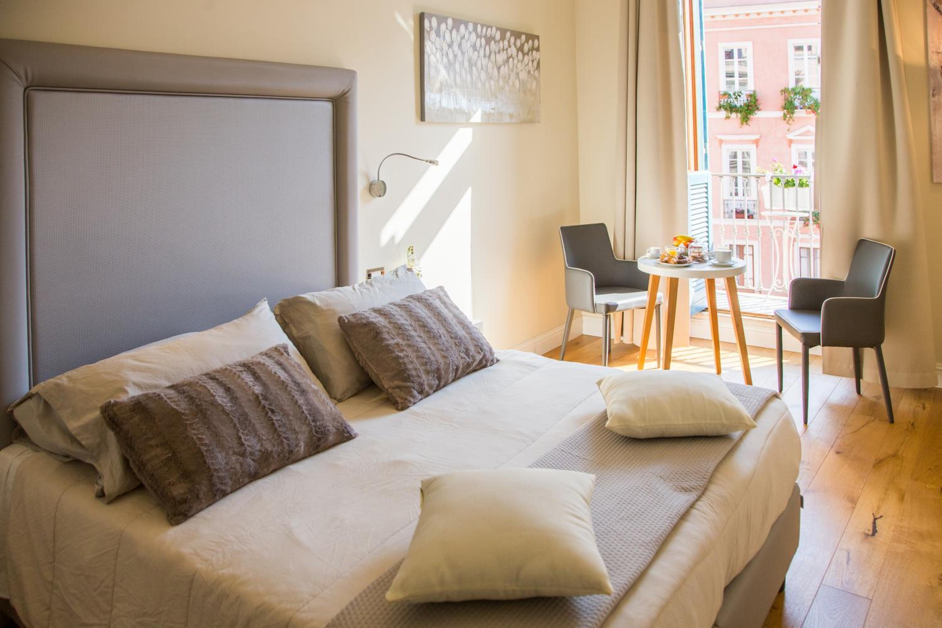 Deluxe Double or Twin Room with City View photo 1