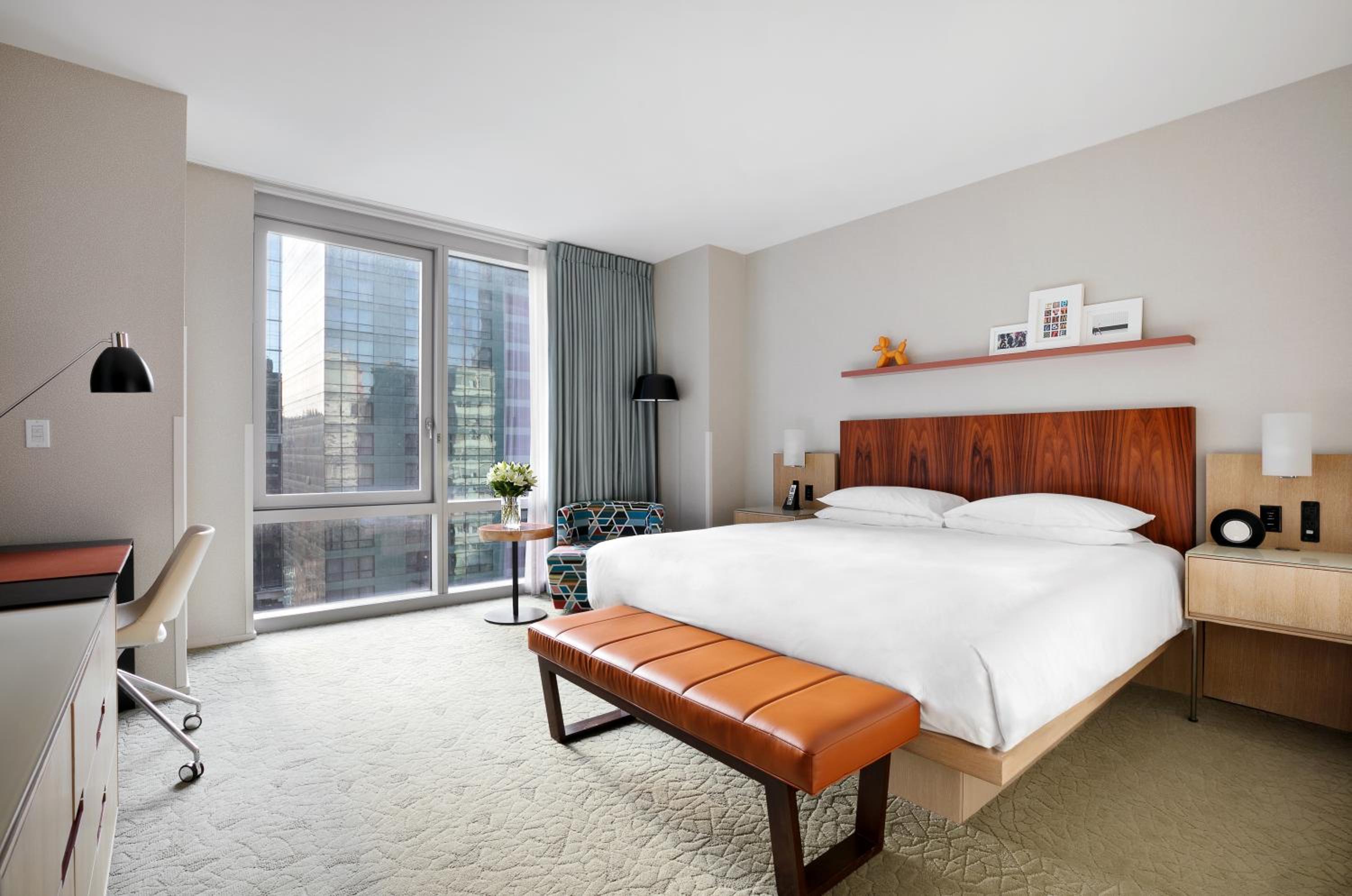 King Room with City View thumbnail 5