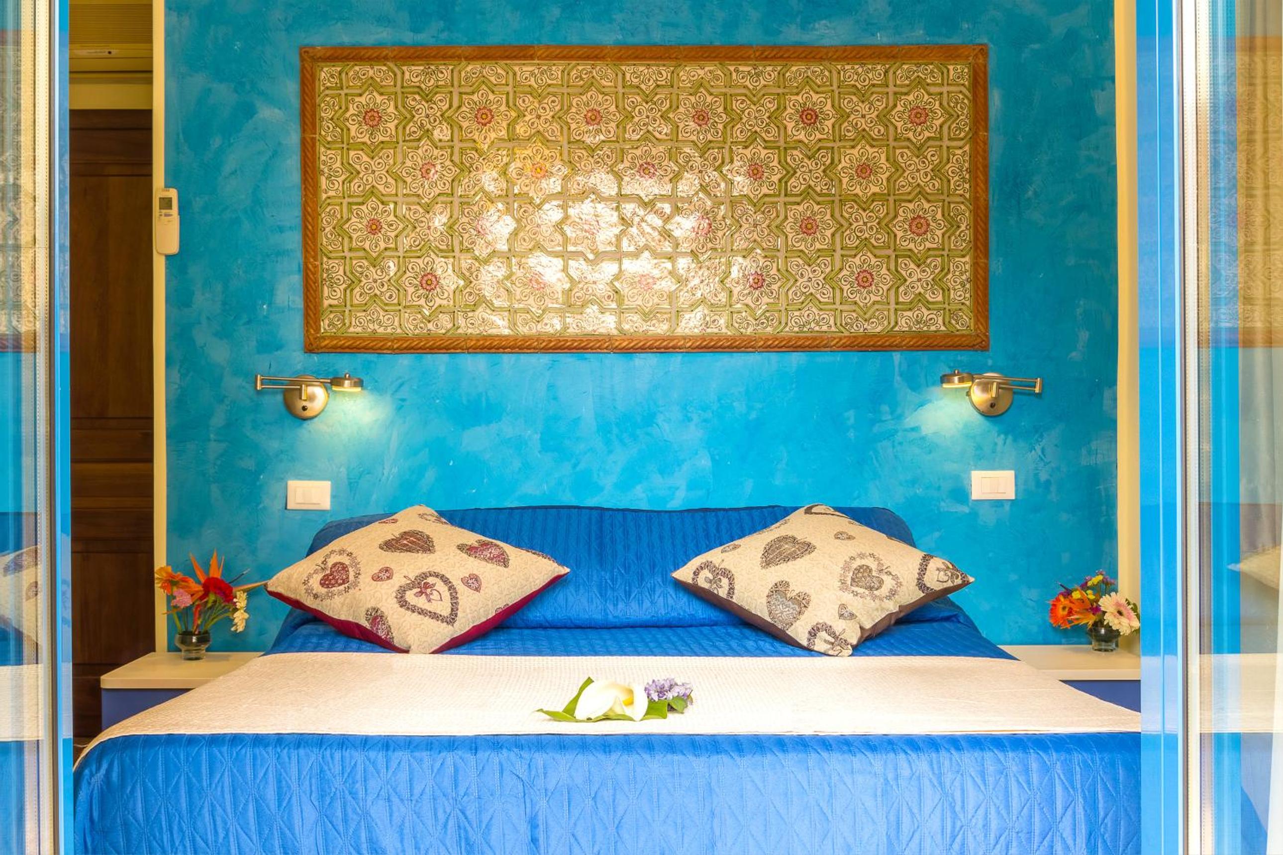 Double Room with Balcony - Photo 2