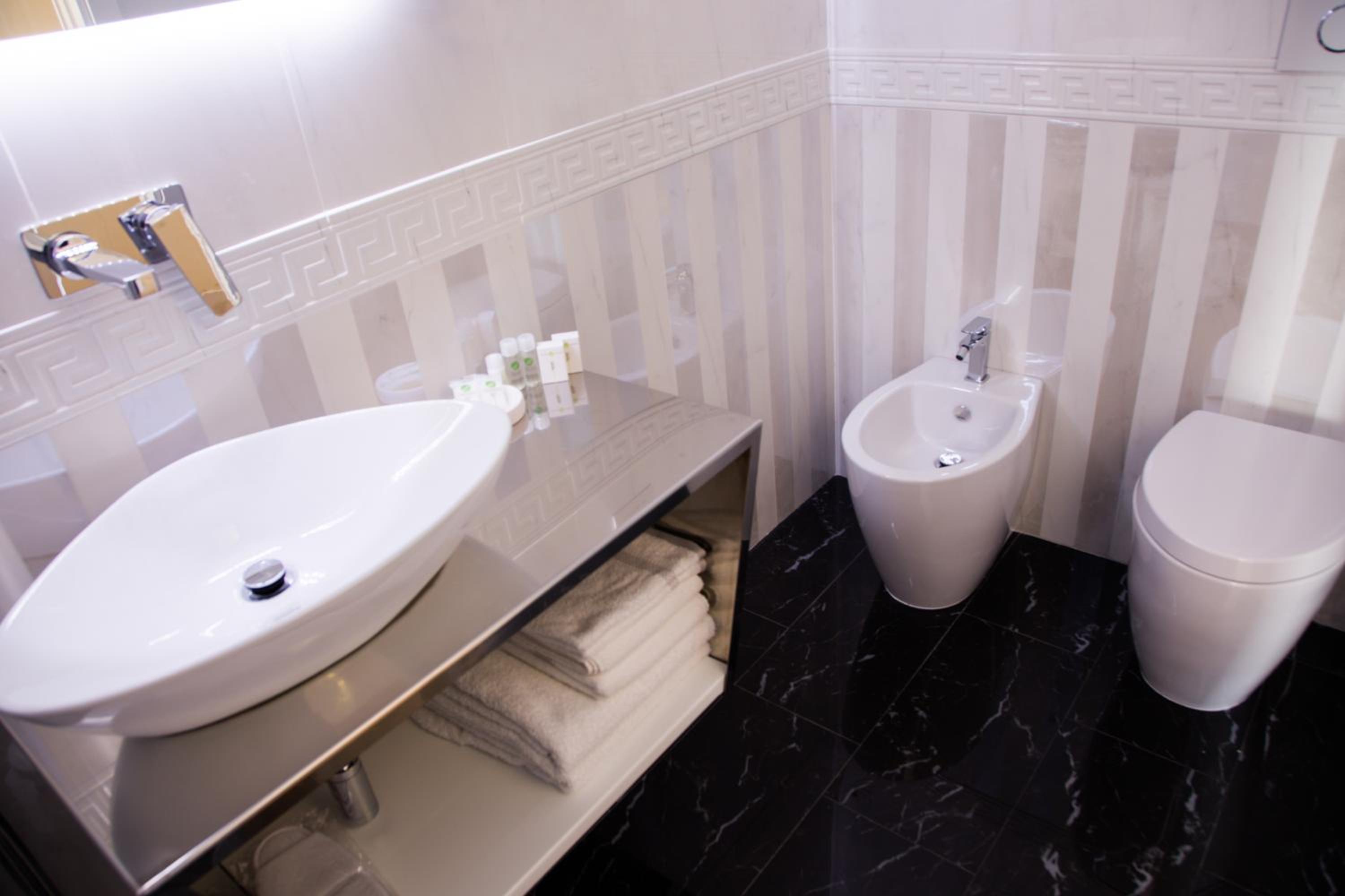 Deluxe Double or Twin Room with City View photo 3