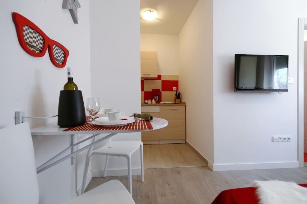Studio Apartment - Photo 12