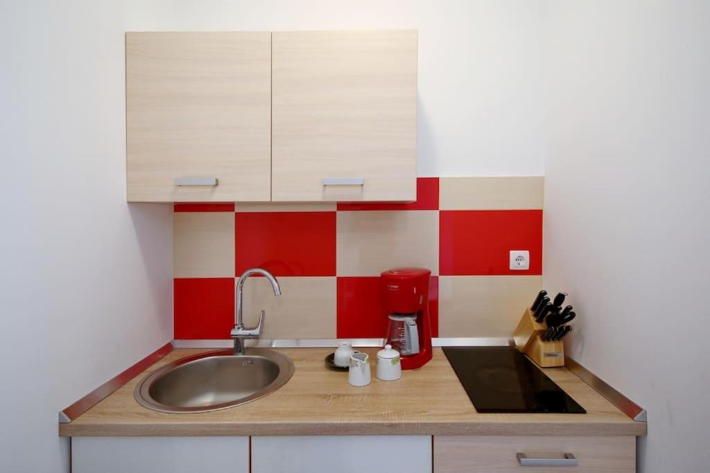 Studio Apartment - Photo 8