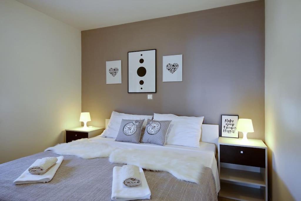 Two-Bedroom Apartment with Terrace and Sea View - Photo 9