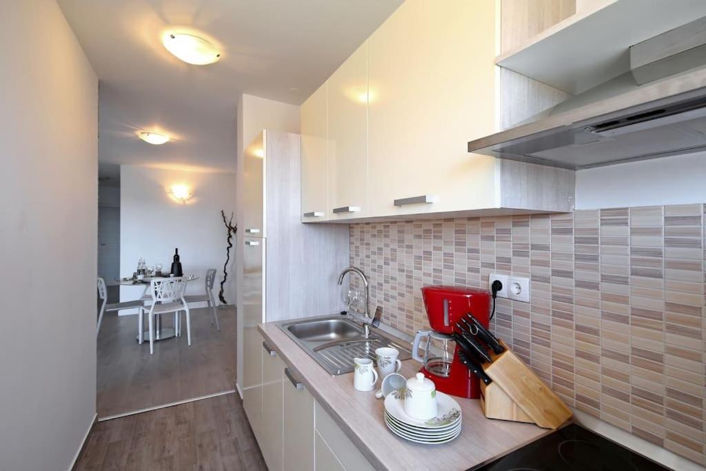 Two-Bedroom Apartment with Terrace and Sea View - Photo 10