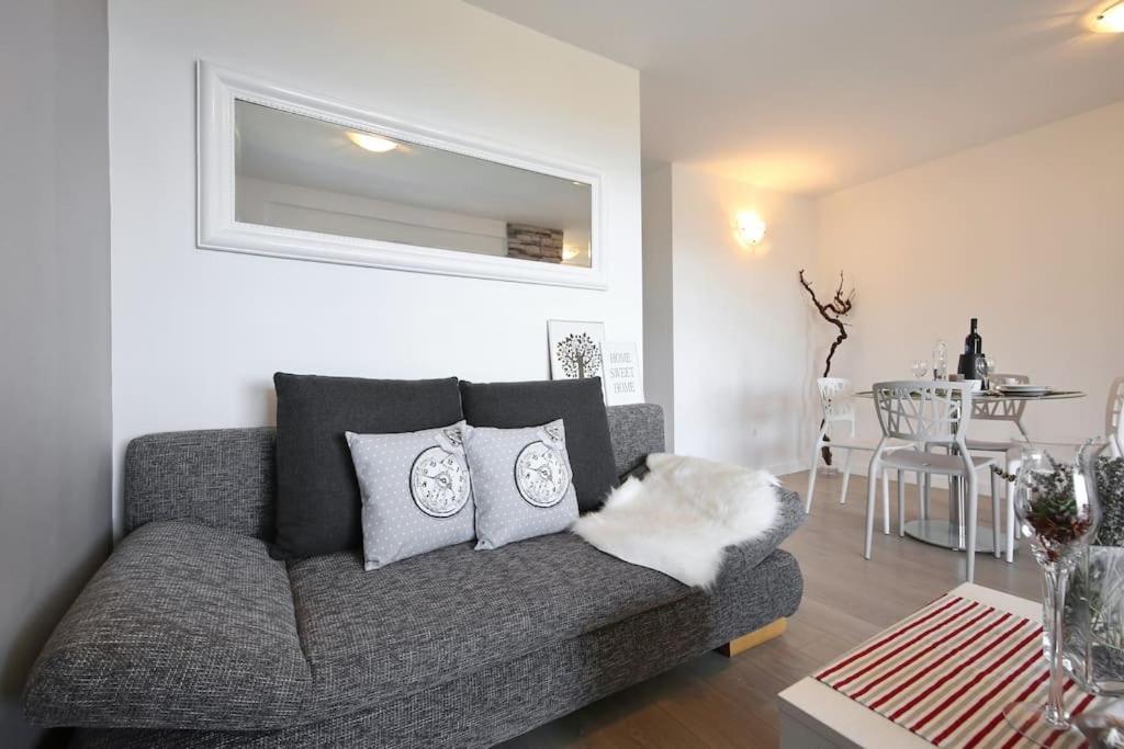Two-Bedroom Apartment with Terrace and Sea View - Photo 12