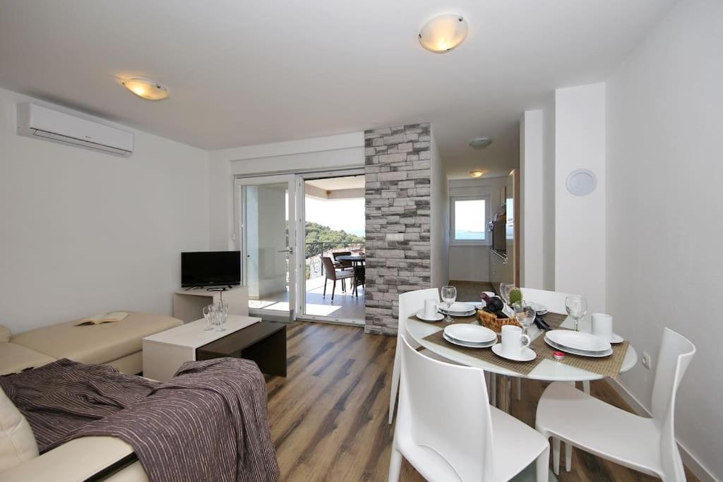 Two-Bedroom Apartment with Terrace and Sea View