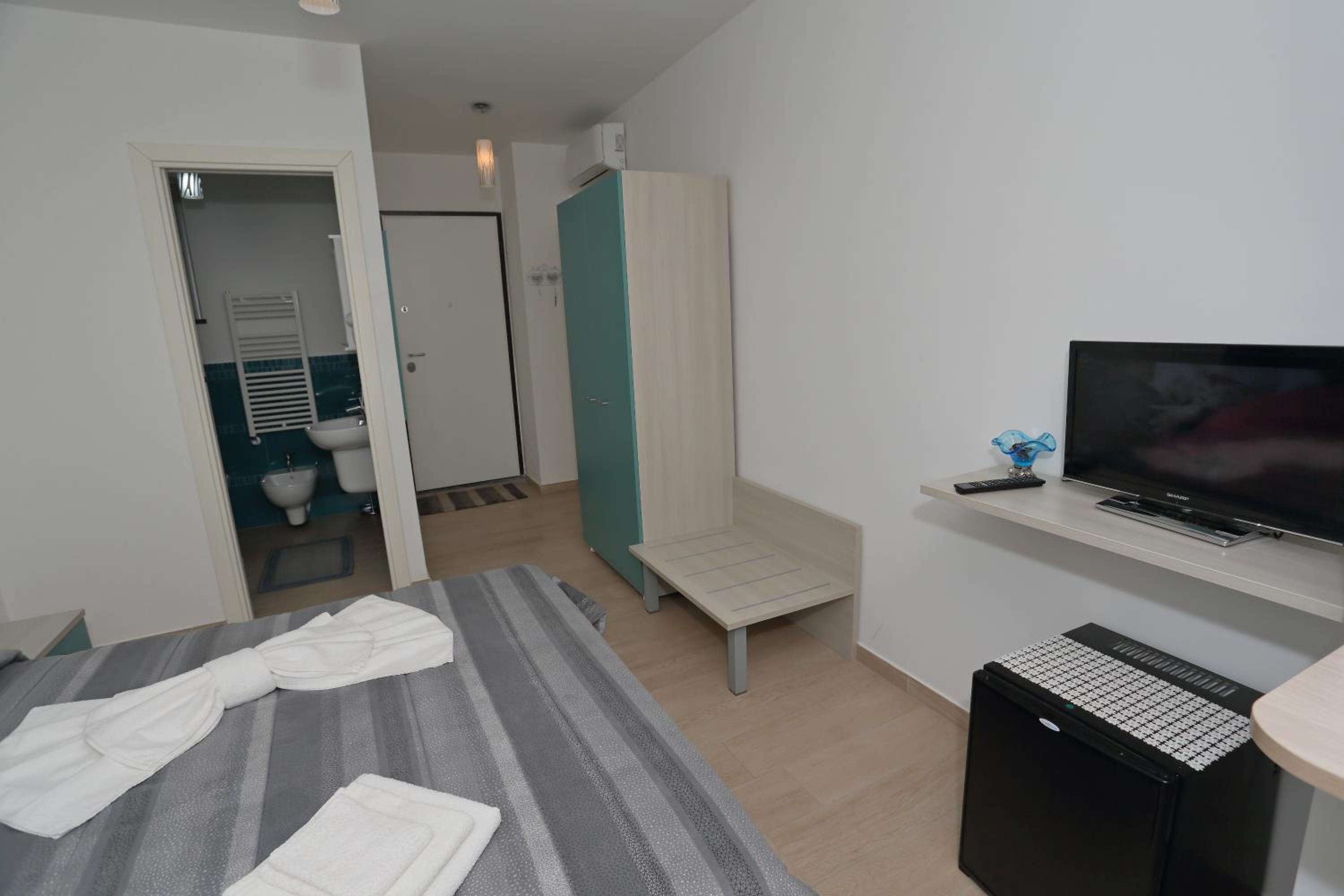 Double Room with Private Bathroom photo 1