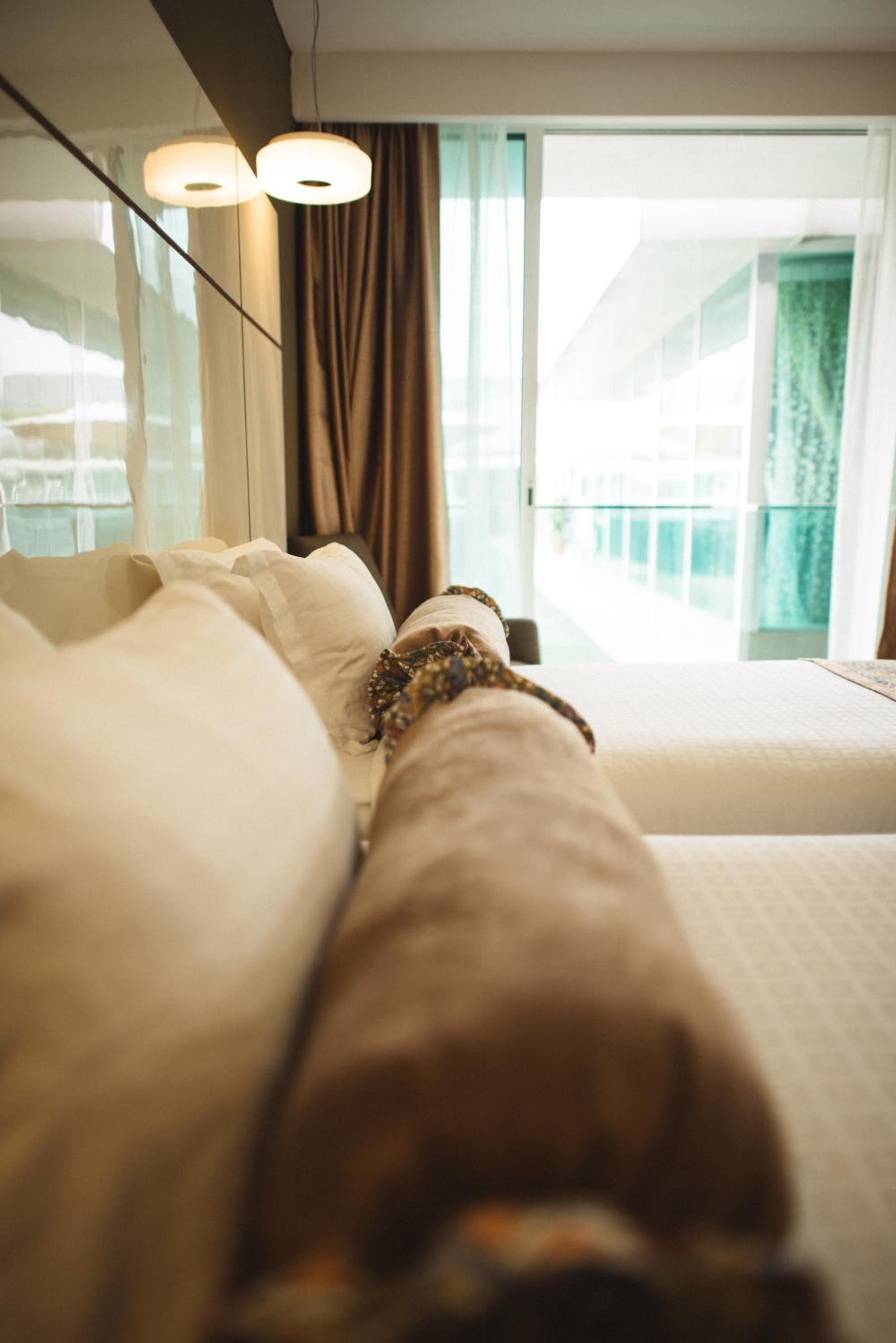 Deluxe Twin Room with Pool View - Photo 7