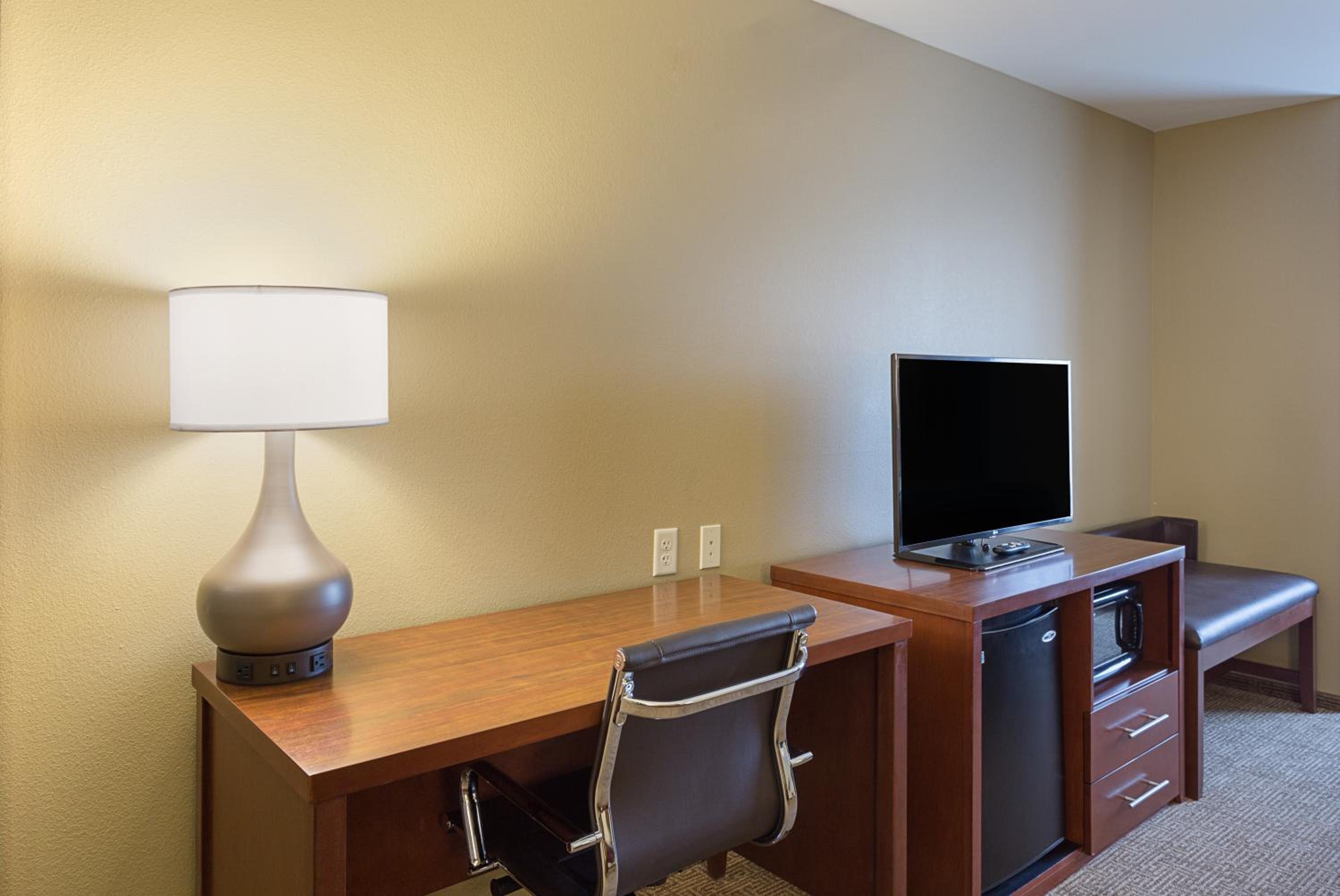 Pennant Hotel & Suites