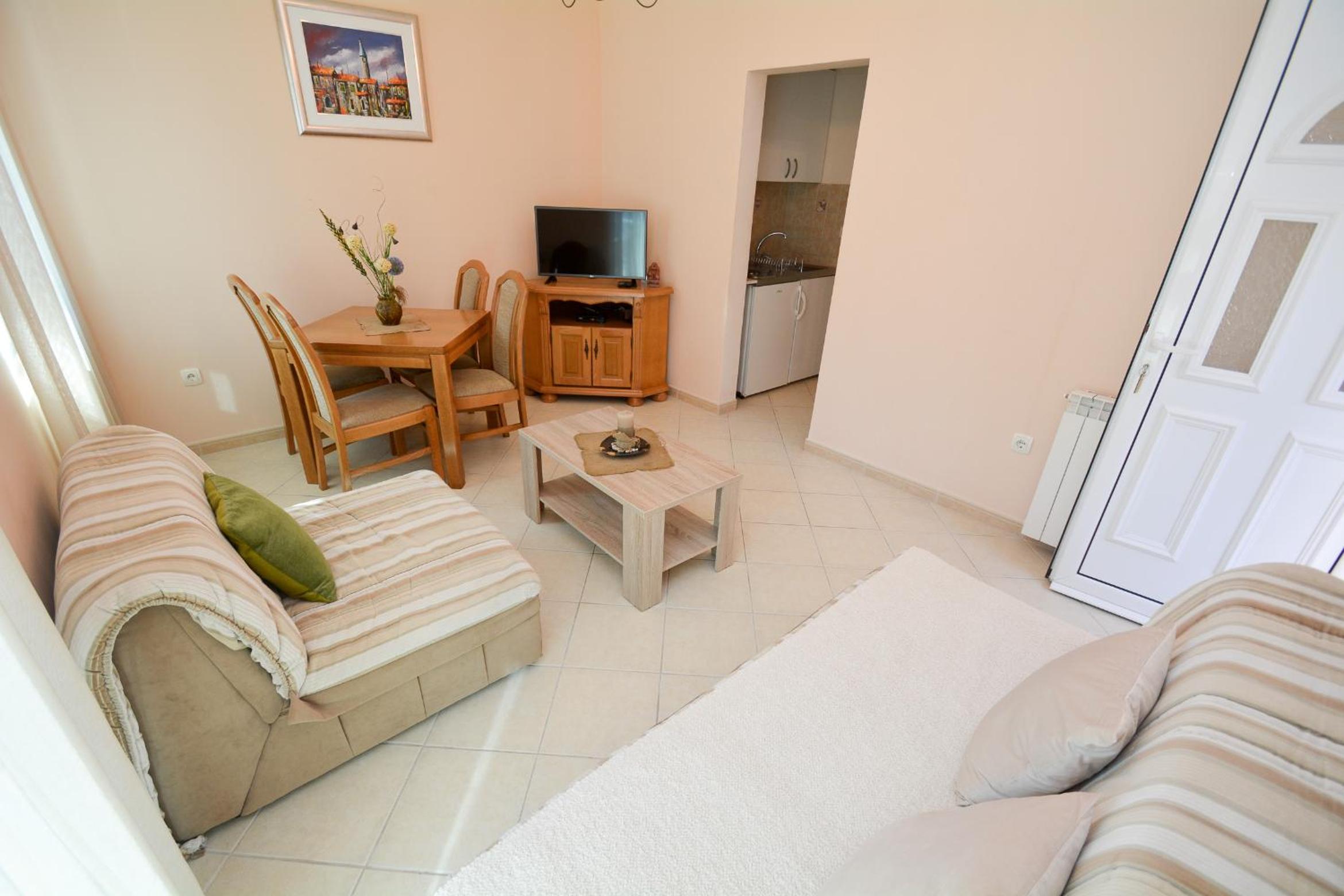 Apartment - Ground Floor photo 3